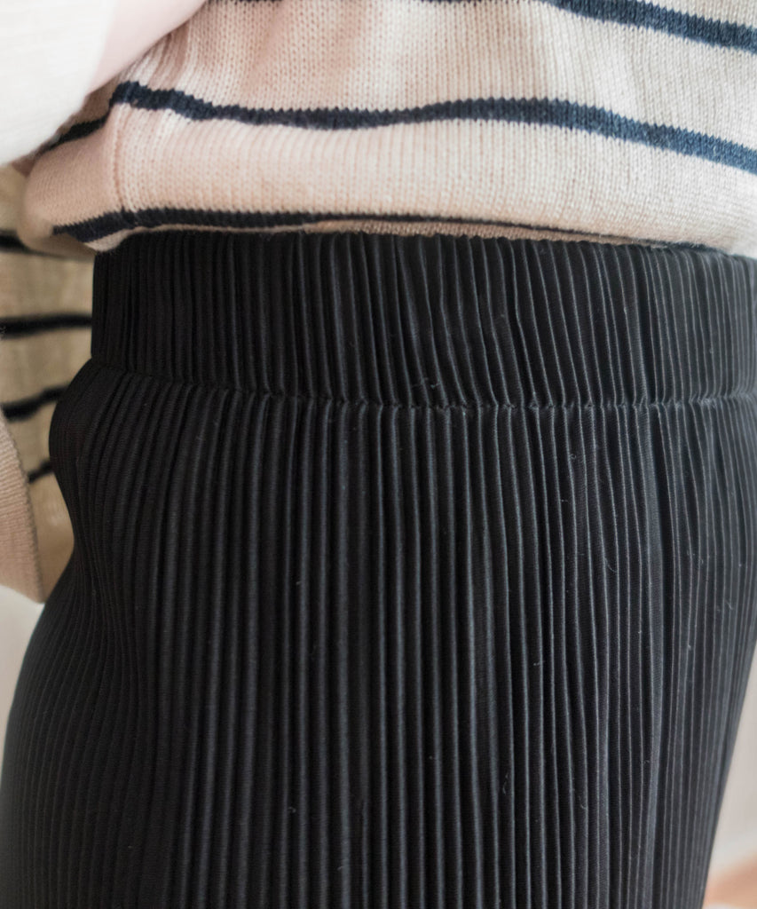 Black Pleated 黑色百褶垂感修腳長褲, Pants/ PT8395