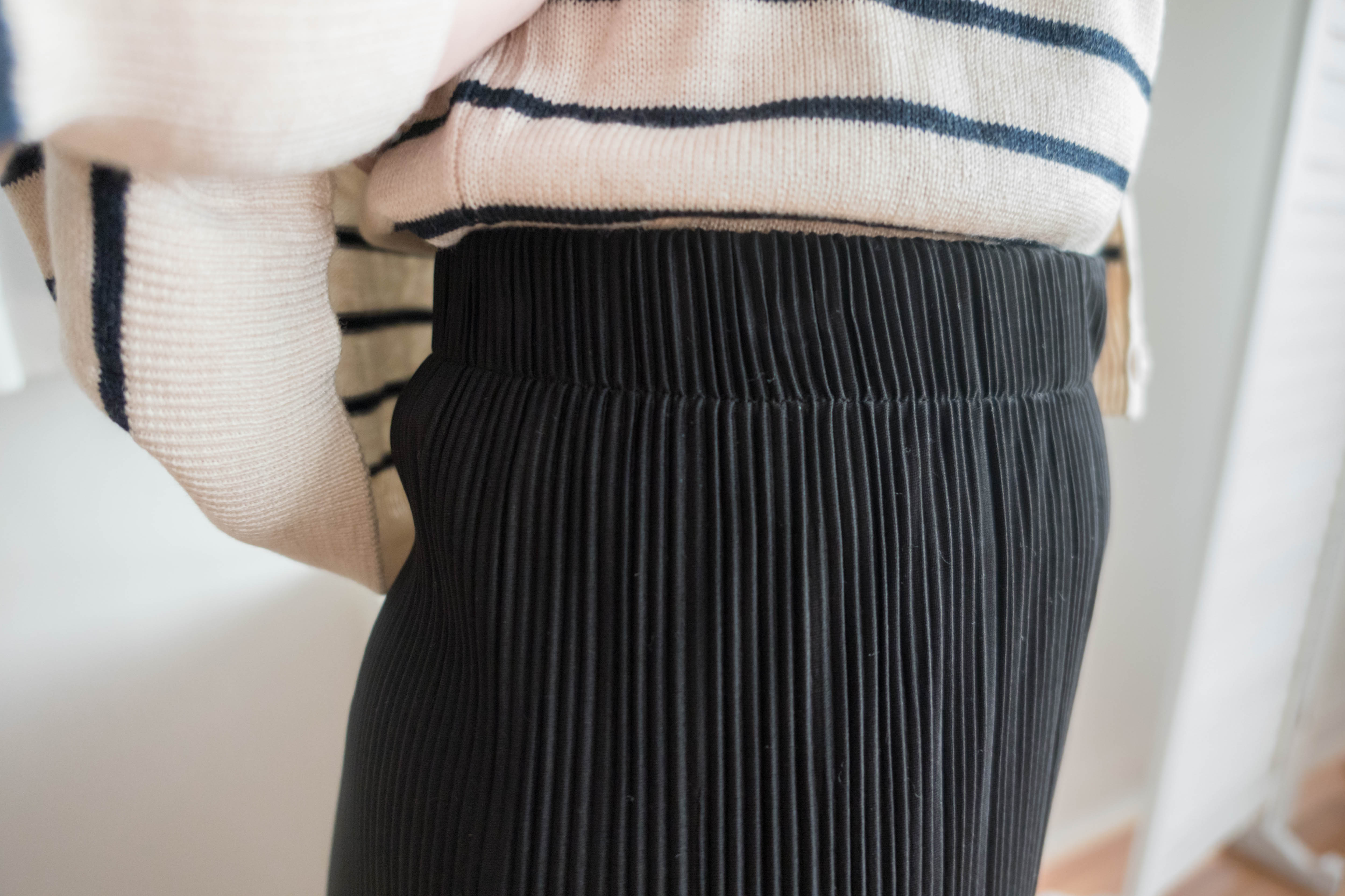 Black Pleated 黑色百褶垂感修腳長褲, Pants/ PT8395
