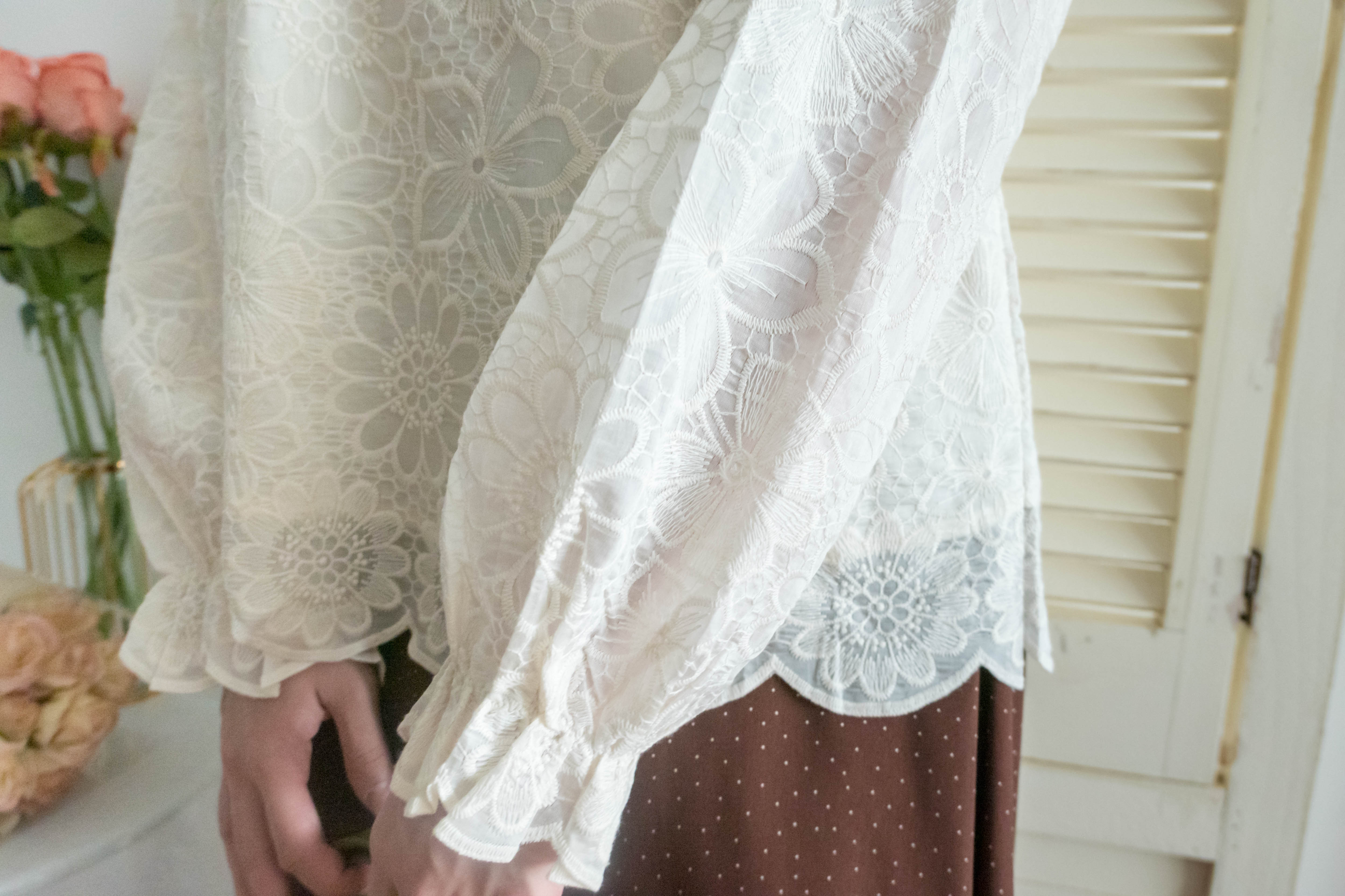 Daisy Lace 蕾絲小花連裡布花邊上衣, Blouse/ BU8979 (不設訂貨款)