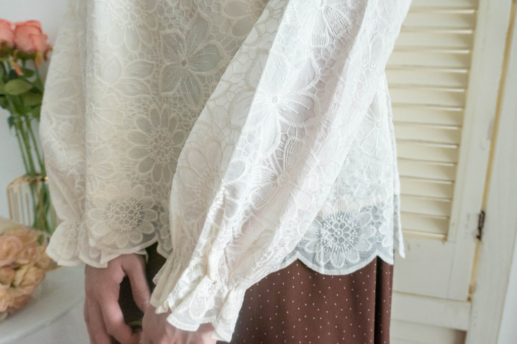 Daisy Lace 蕾絲小花連裡布花邊上衣, Blouse/ BU8979 (不設訂貨款)
