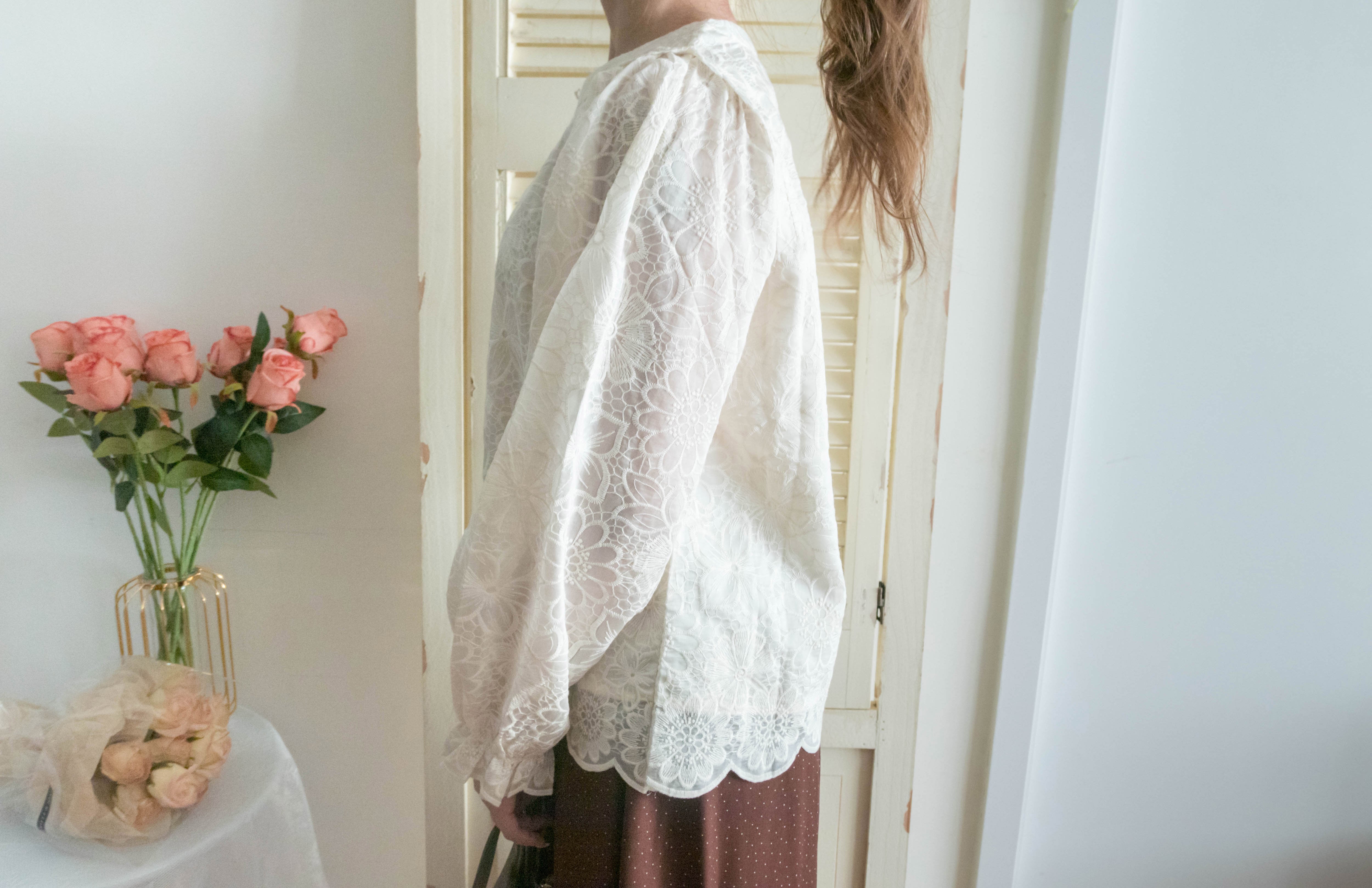 Daisy Lace 蕾絲小花連裡布花邊上衣, Blouse/ BU8979 (不設訂貨款)