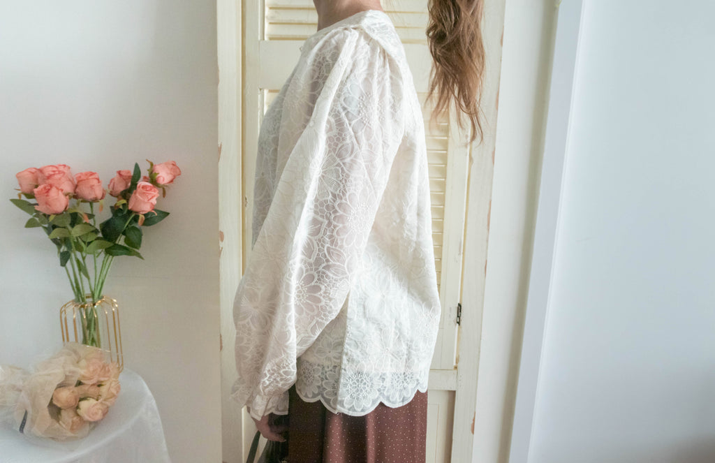Daisy Lace 蕾絲小花連裡布花邊上衣, Blouse/ BU8979 (不設訂貨款)