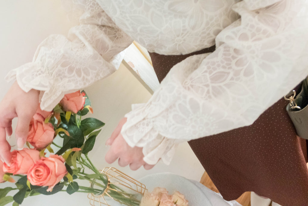 Daisy Lace 蕾絲小花連裡布花邊上衣, Blouse/ BU8979 (不設訂貨款)