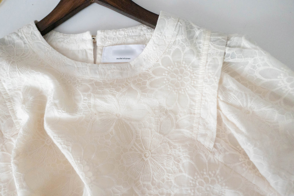 Daisy Lace 蕾絲小花連裡布花邊上衣, Blouse/ BU8979 (不設訂貨款)