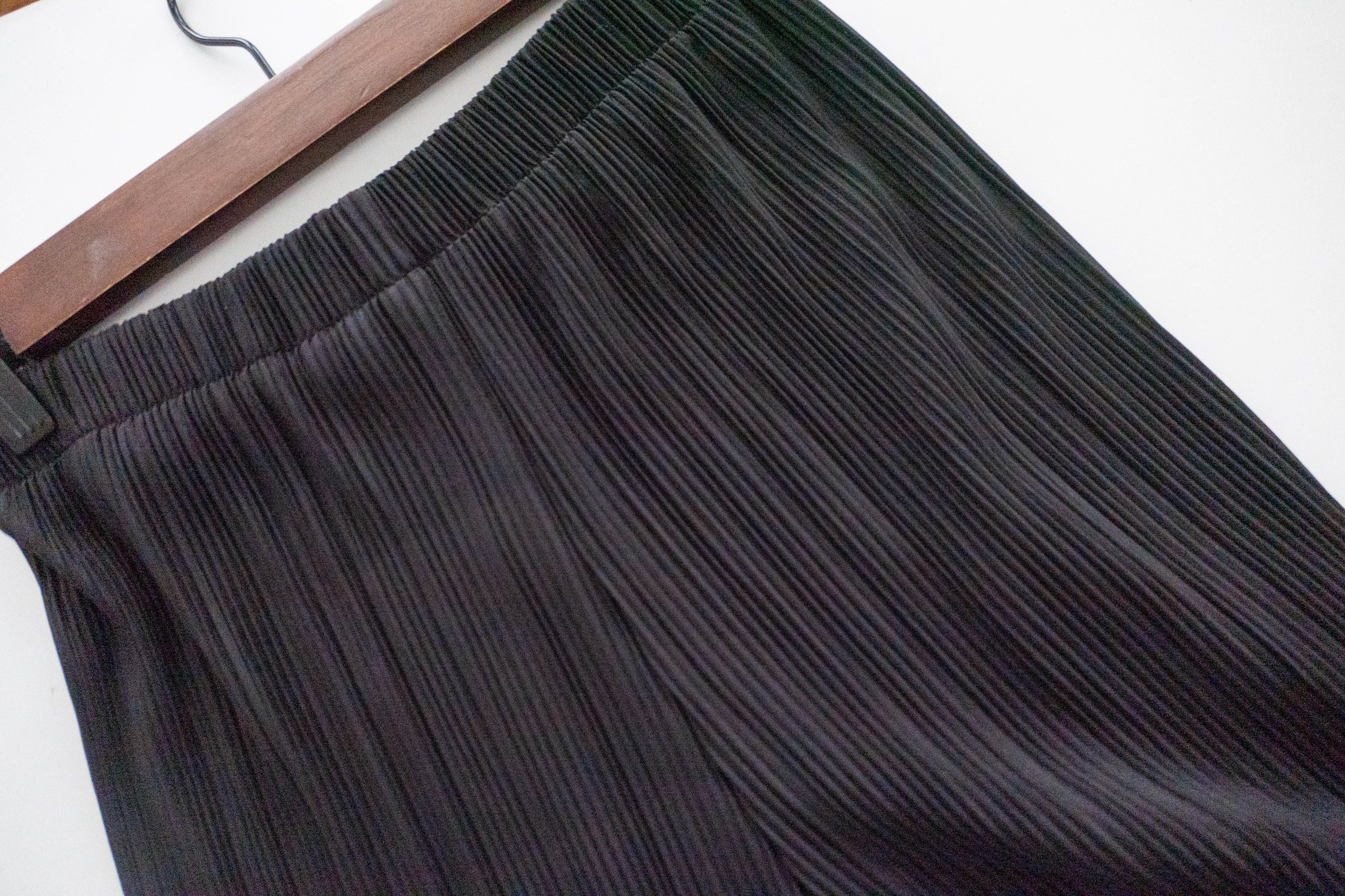 Black Pleated 黑色百褶垂感修腳長褲, Pants/ PT8395