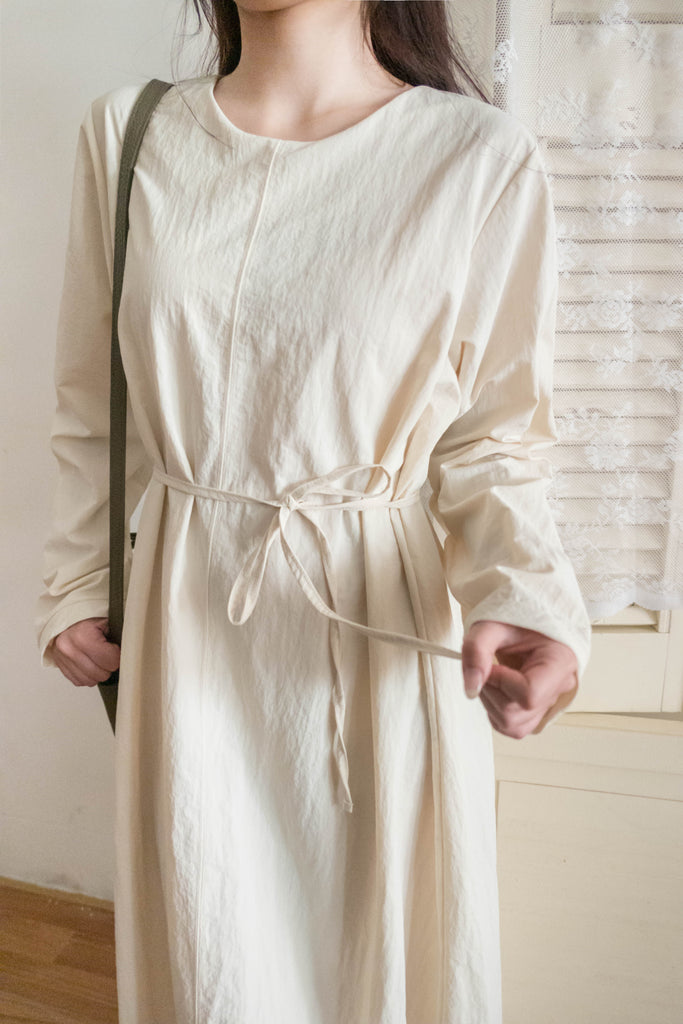 SoftTone 溫柔隨性簡約中車線綁帶連身裙, Dress/ DS9354