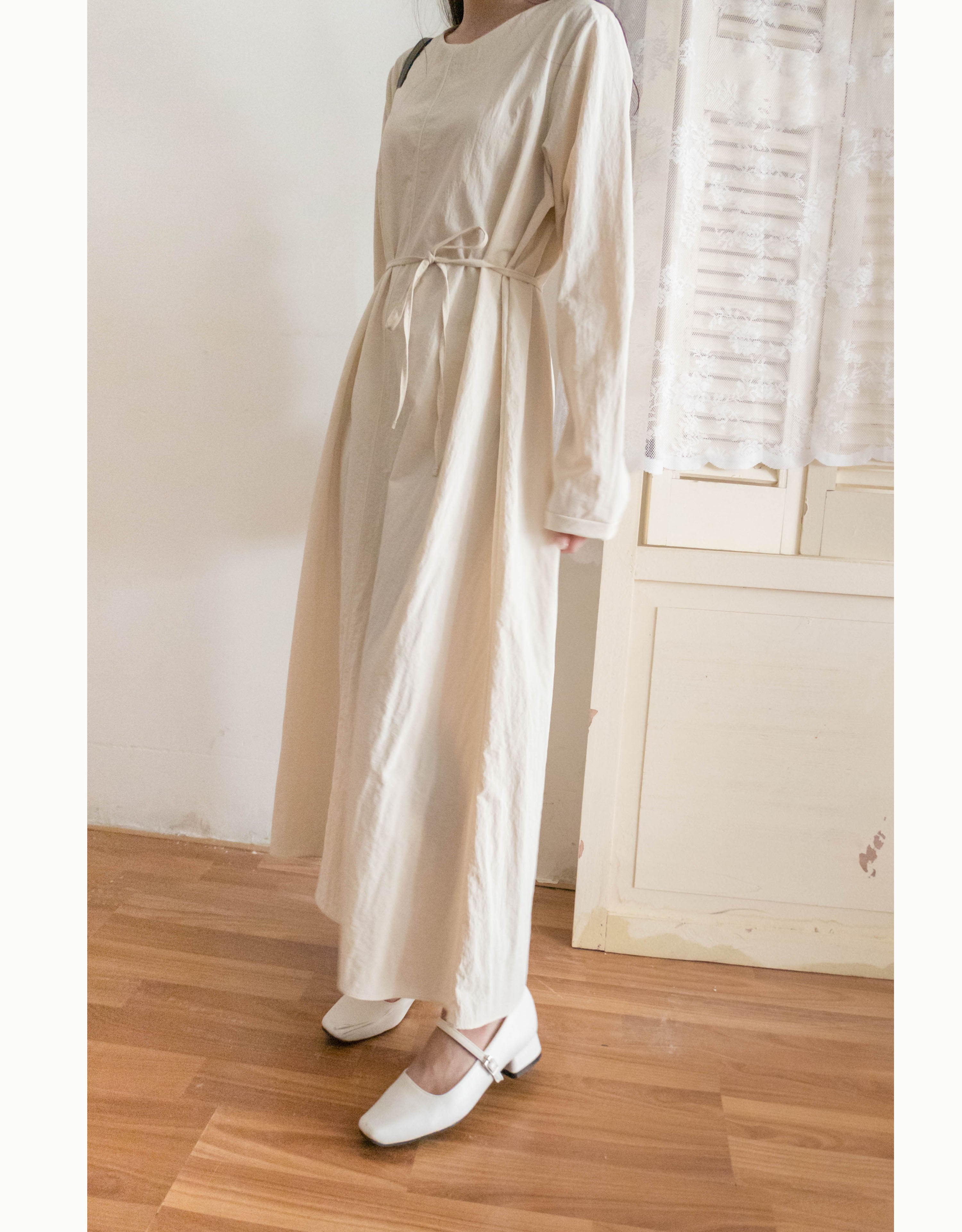 SoftTone 溫柔隨性簡約中車線綁帶連身裙, Dress/ DS9354