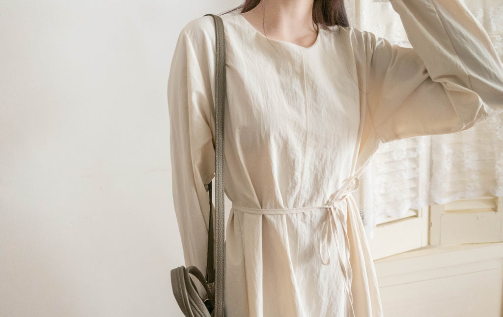 SoftTone 溫柔隨性簡約中車線綁帶連身裙, Dress/ DS9354
