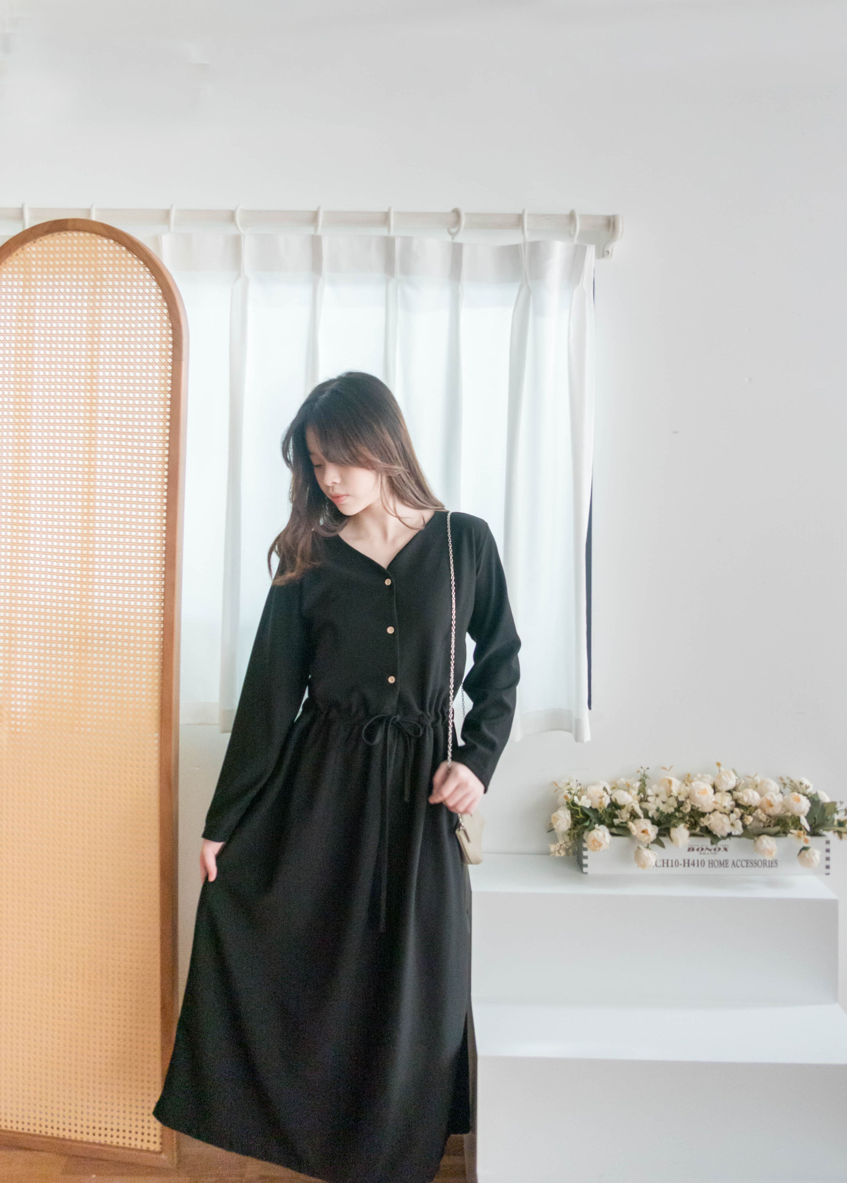 Wonderland 隨性輕優雅圓V領防皺修腰連身裙, Dress/ DS9346