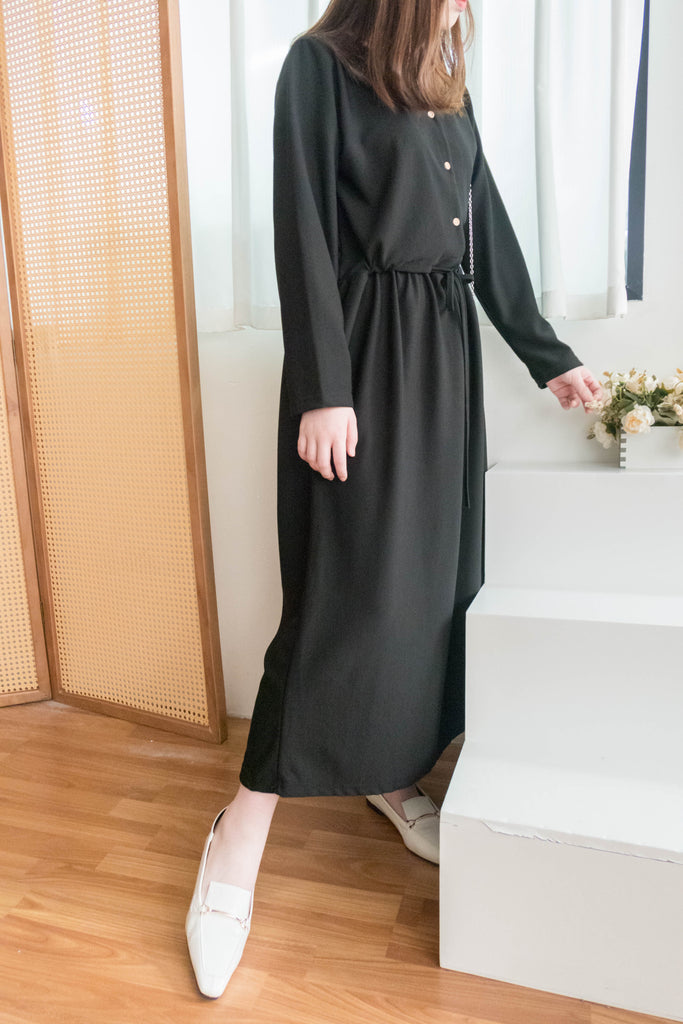 Wonderland 隨性輕優雅圓V領防皺修腰連身裙, Dress/ DS9346