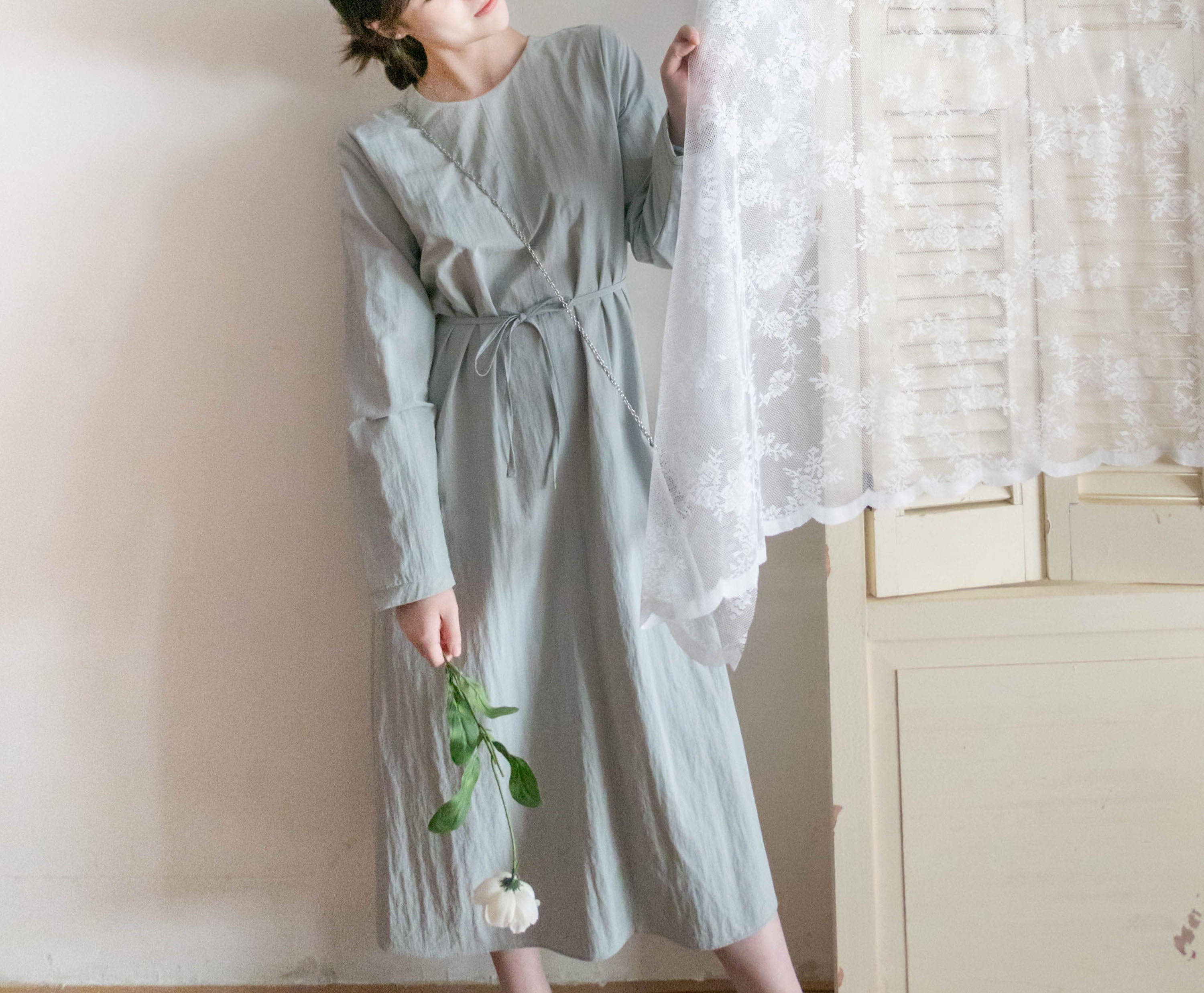 SoftTone 溫柔隨性簡約中車線綁帶連身裙, Dress/ DS9354