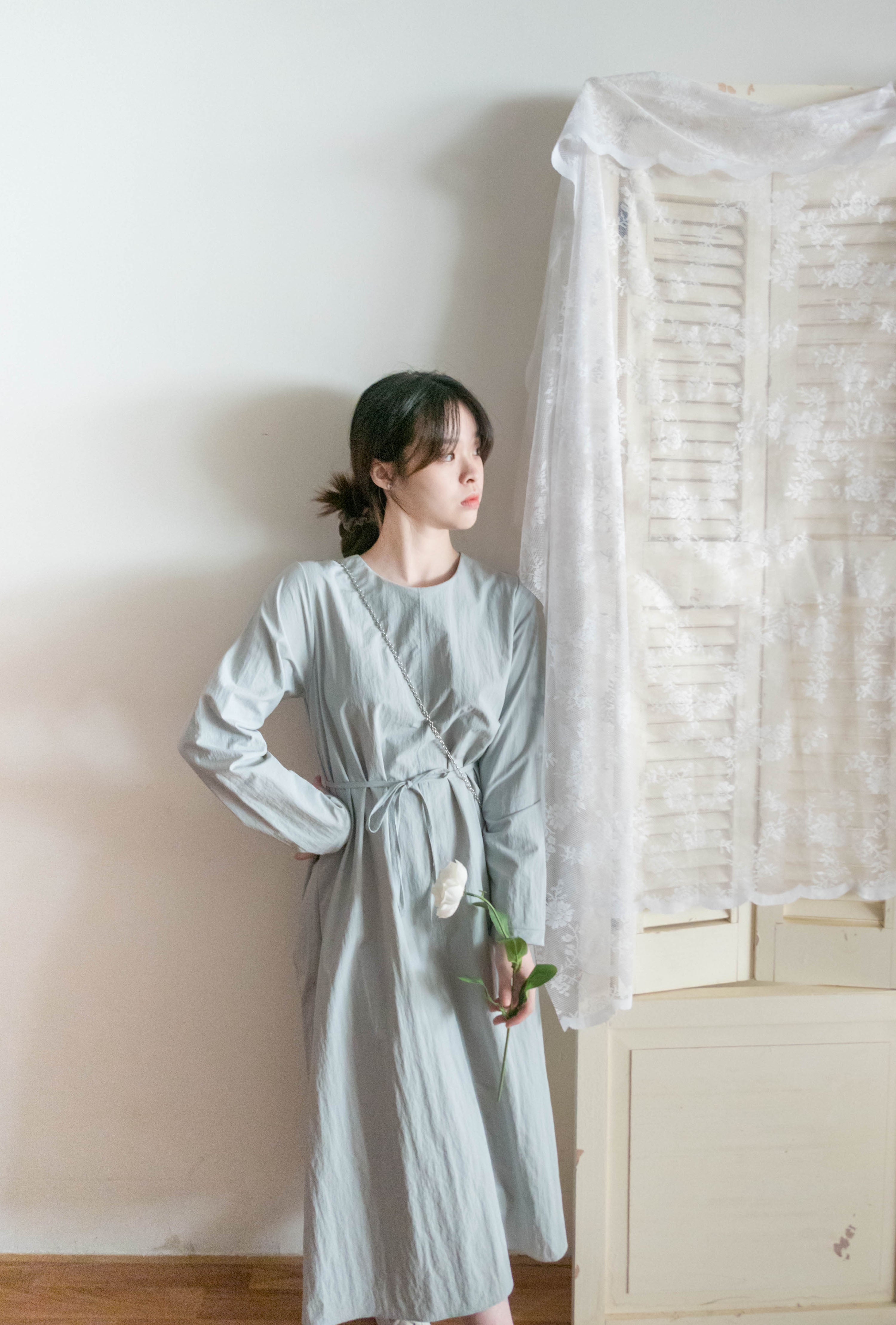 SoftTone 溫柔隨性簡約中車線綁帶連身裙, Dress/ DS9354