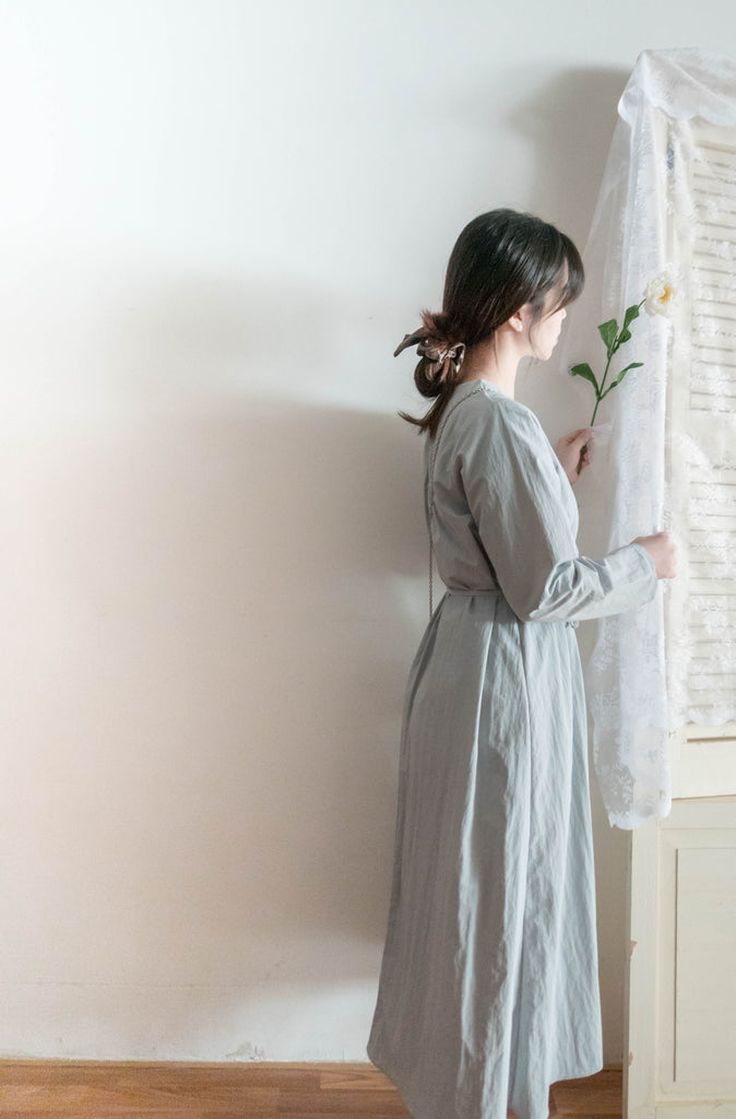 SoftTone 溫柔隨性簡約中車線綁帶連身裙, Dress/ DS9354