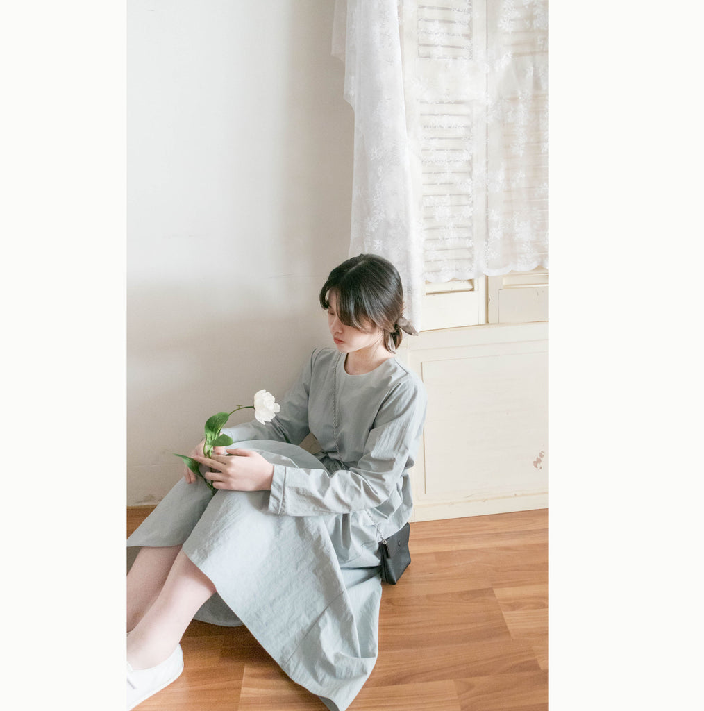 SoftTone 溫柔隨性簡約中車線綁帶連身裙, Dress/ DS9354