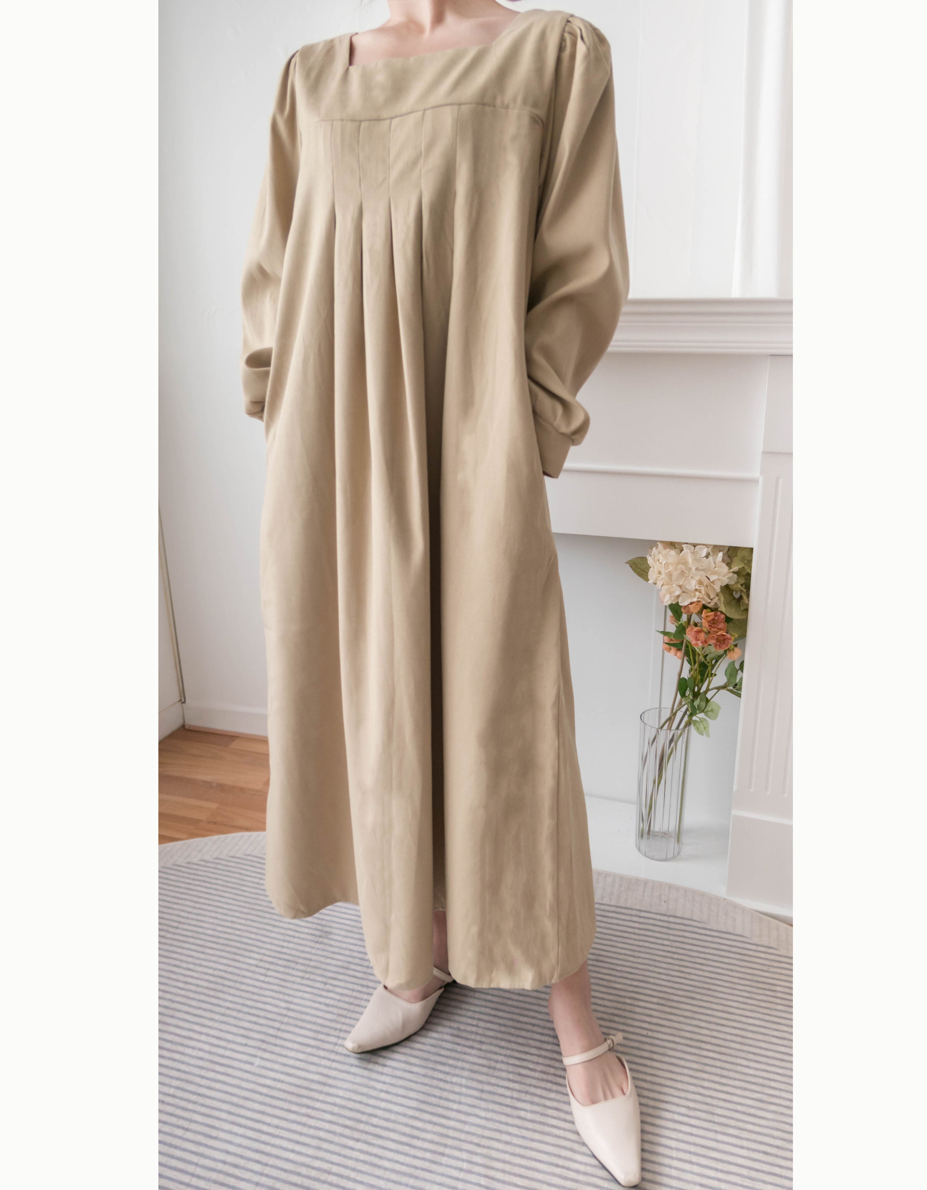 Square Pleated 杏色前後方領車褶裙身口袋連身裙, Dress/ DS9365