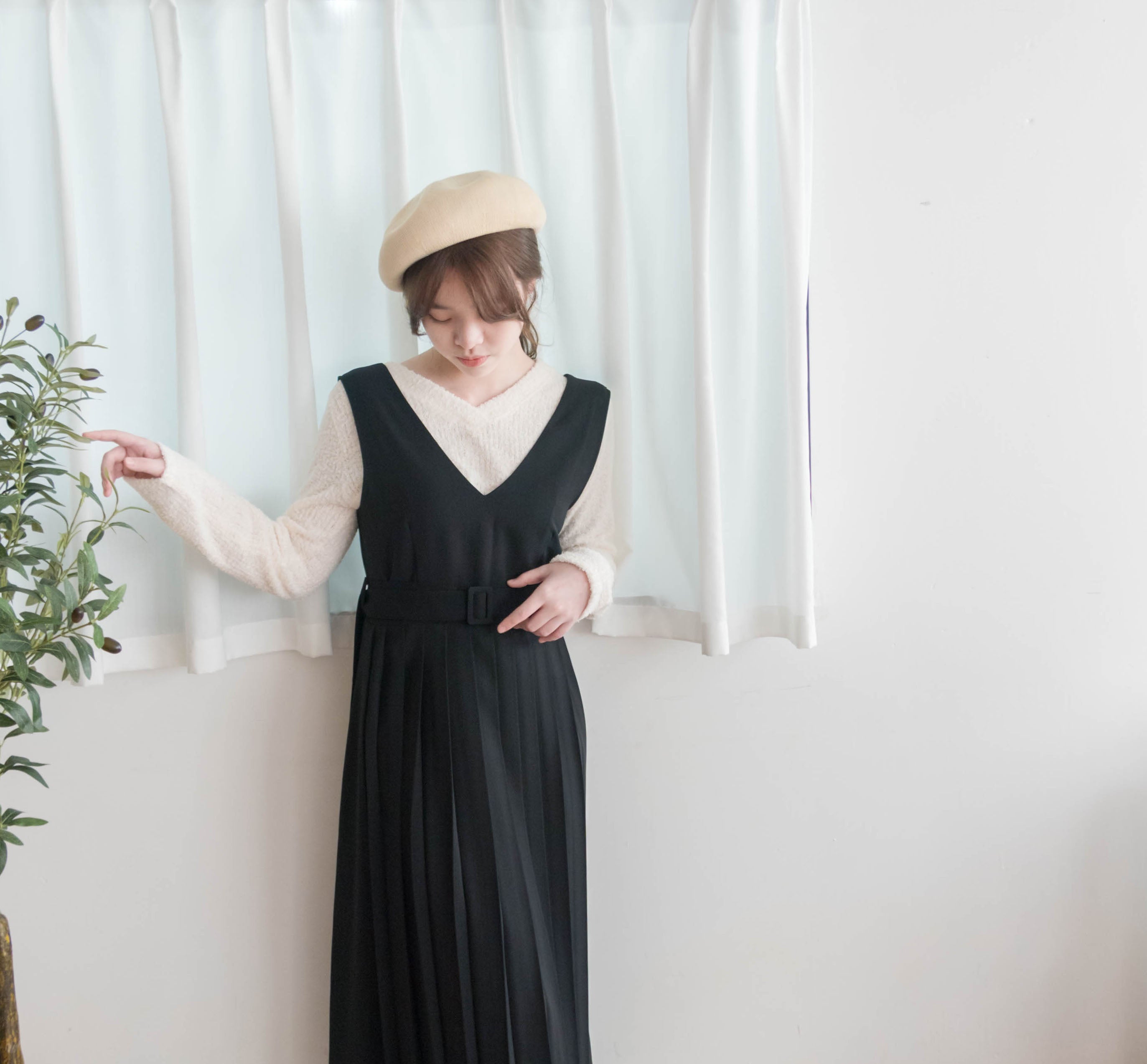 Jasmine Pleated 不經意的氣質V領雪紡前百褶飄飄背心裙, Dress/ DS9363
