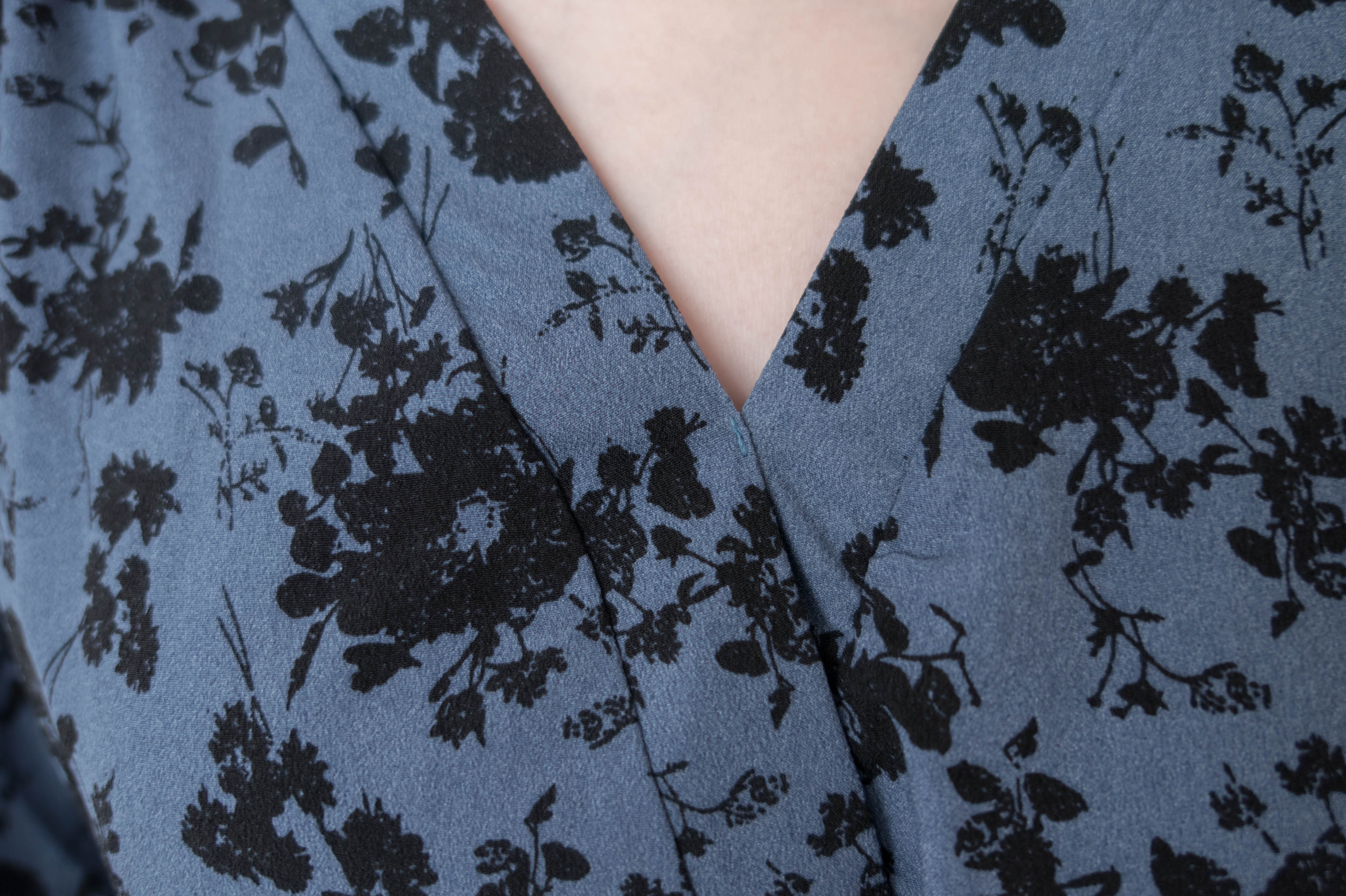 Midnight Shadow 疊領午夜藍水影印花修腰口袋傘裙, Dress/ DS9366