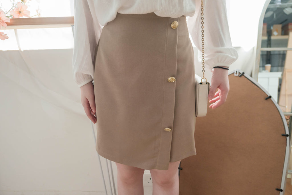 Silky Shine 香檳色金鈕顯瘦重疊A形裙, Skirt/ SK8751