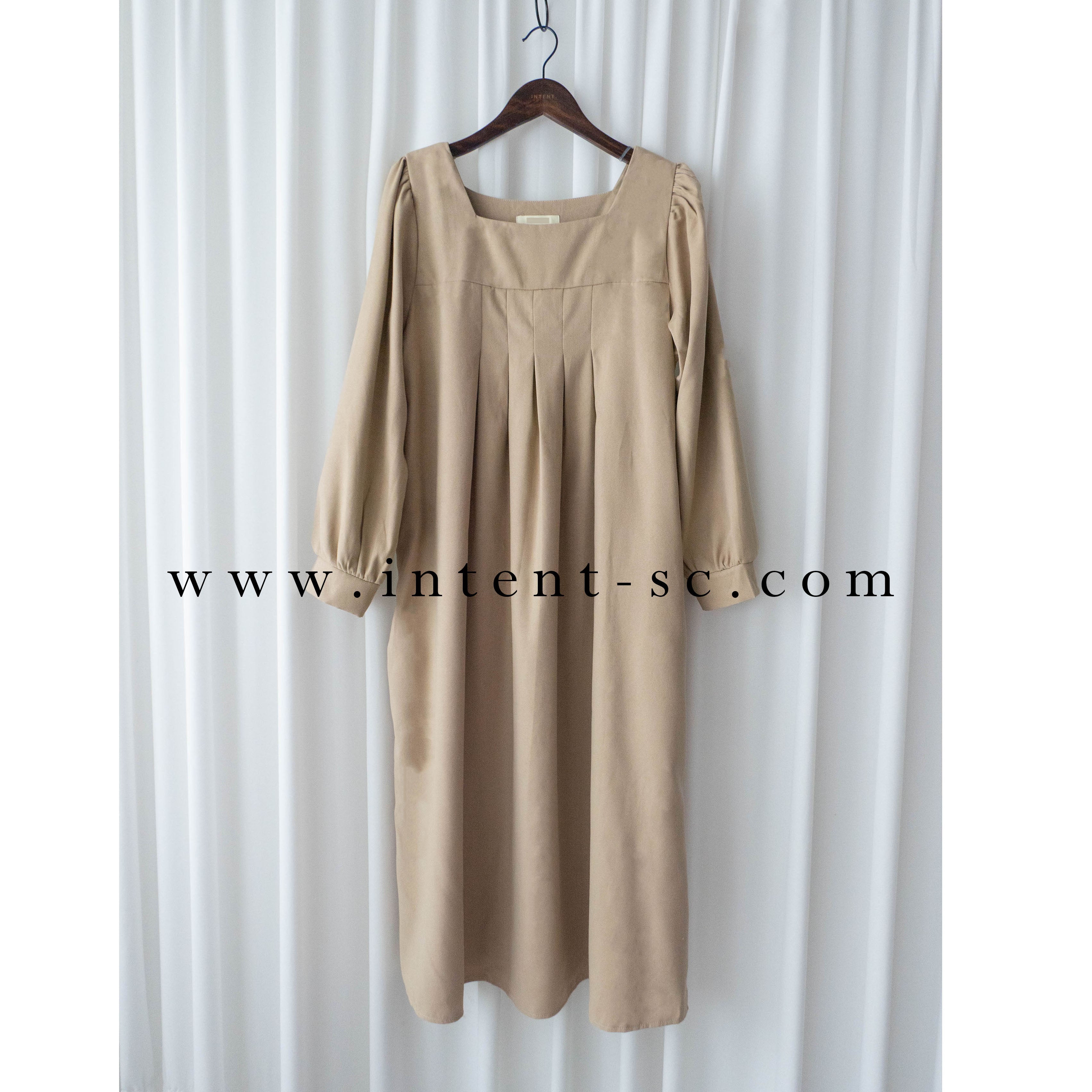 Square Pleated 杏色前後方領車褶裙身口袋連身裙, Dress/ DS9365