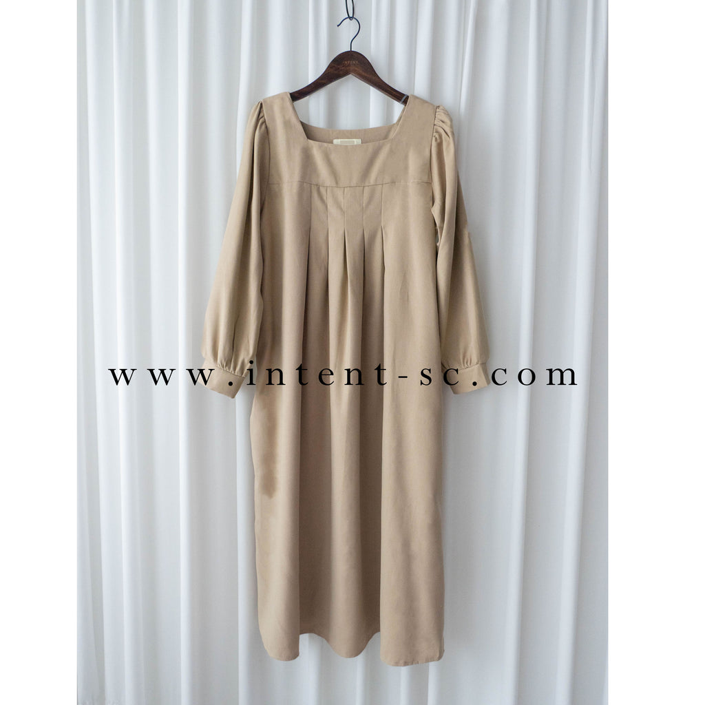 Square Pleated 杏色前後方領車褶裙身口袋連身裙, Dress/ DS9365