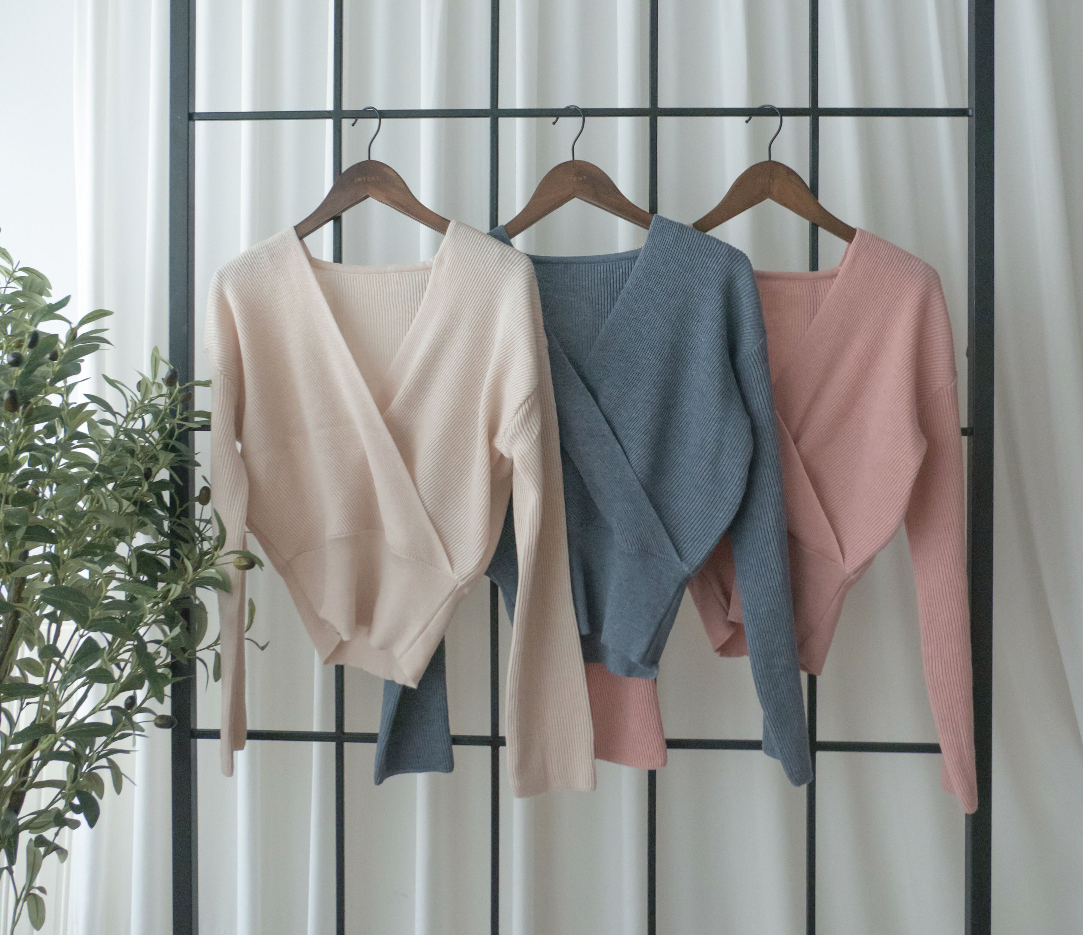 Knit Wrap 彈性疊領百搭舒適棉線上衣, Top/ TP8931