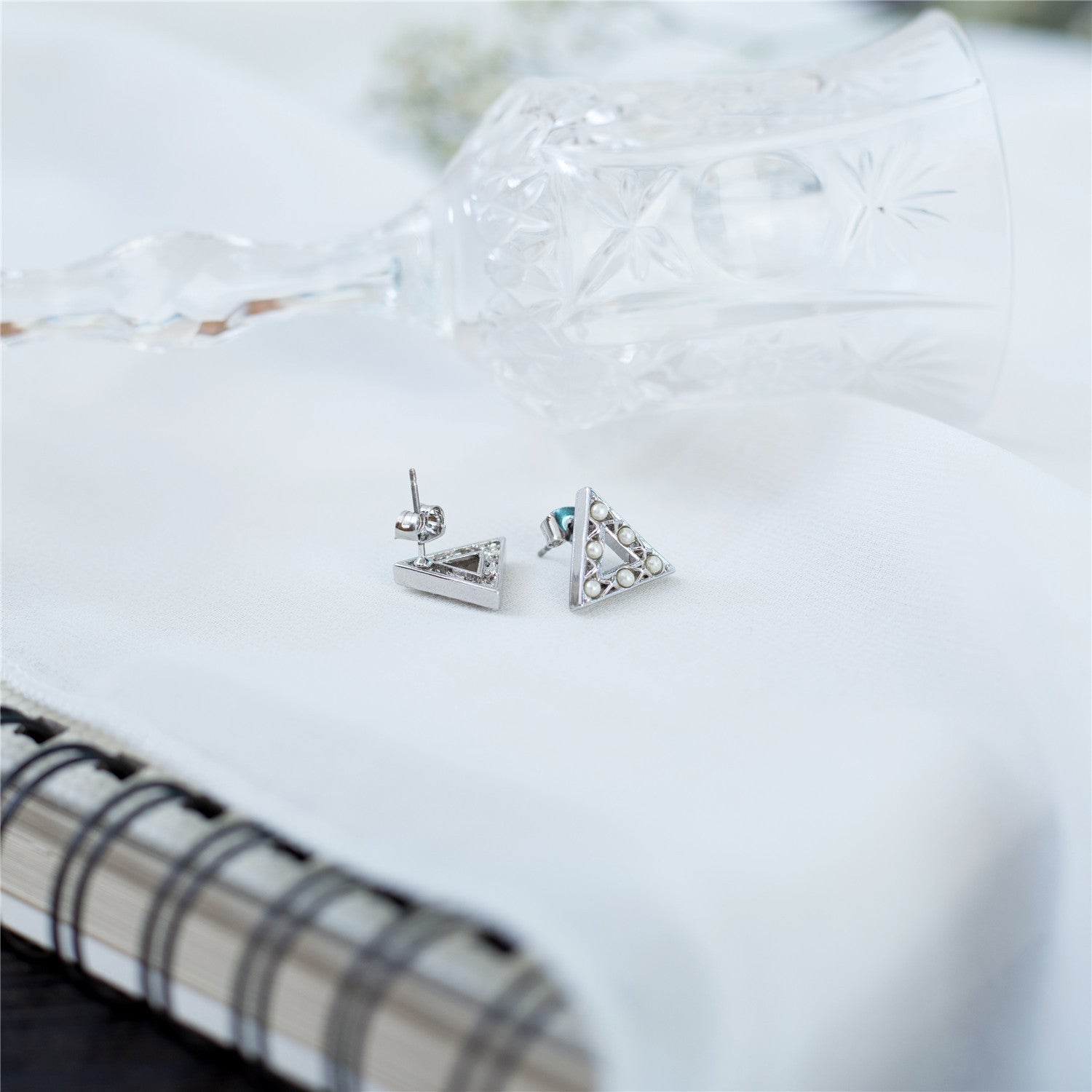 Triangular Pearl Earrings / ER8013