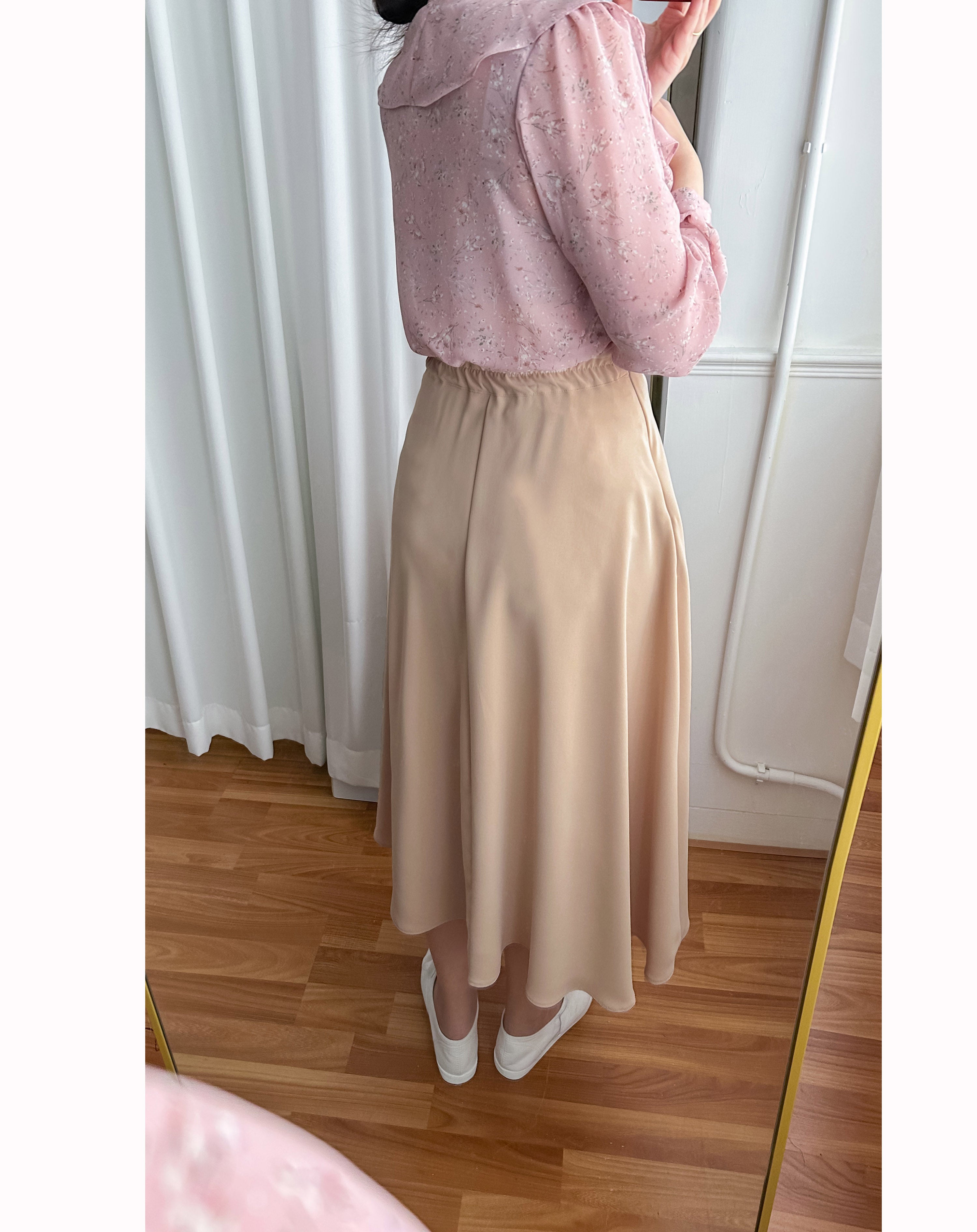 Silk Smooth 四色絲滑質料顯瘦傘形長裙, Skirt/ SK8673 (Ivory/black sold out)