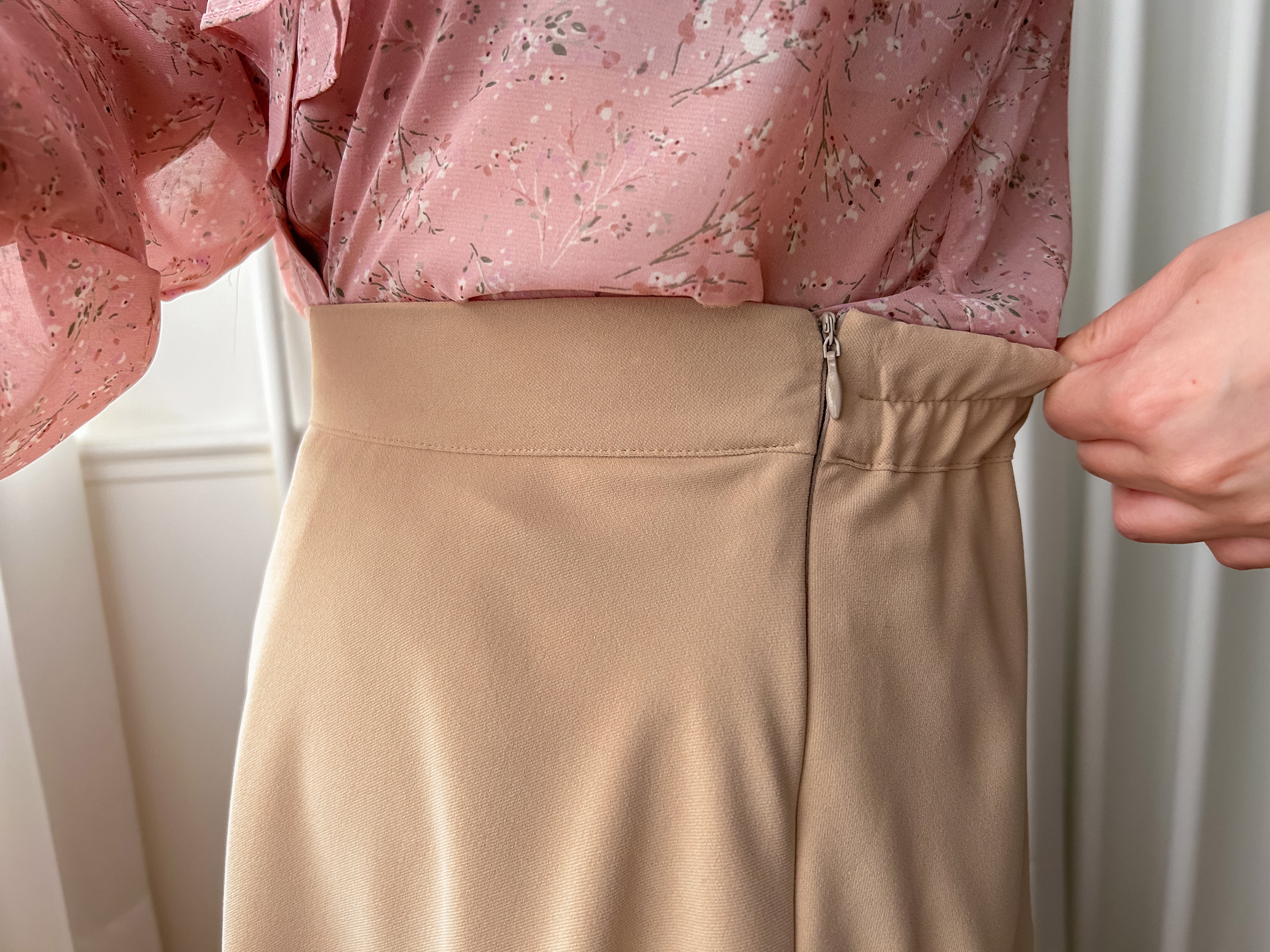 Silk Smooth 四色絲滑質料顯瘦傘形長裙, Skirt/ SK8673 (Ivory/black sold out)