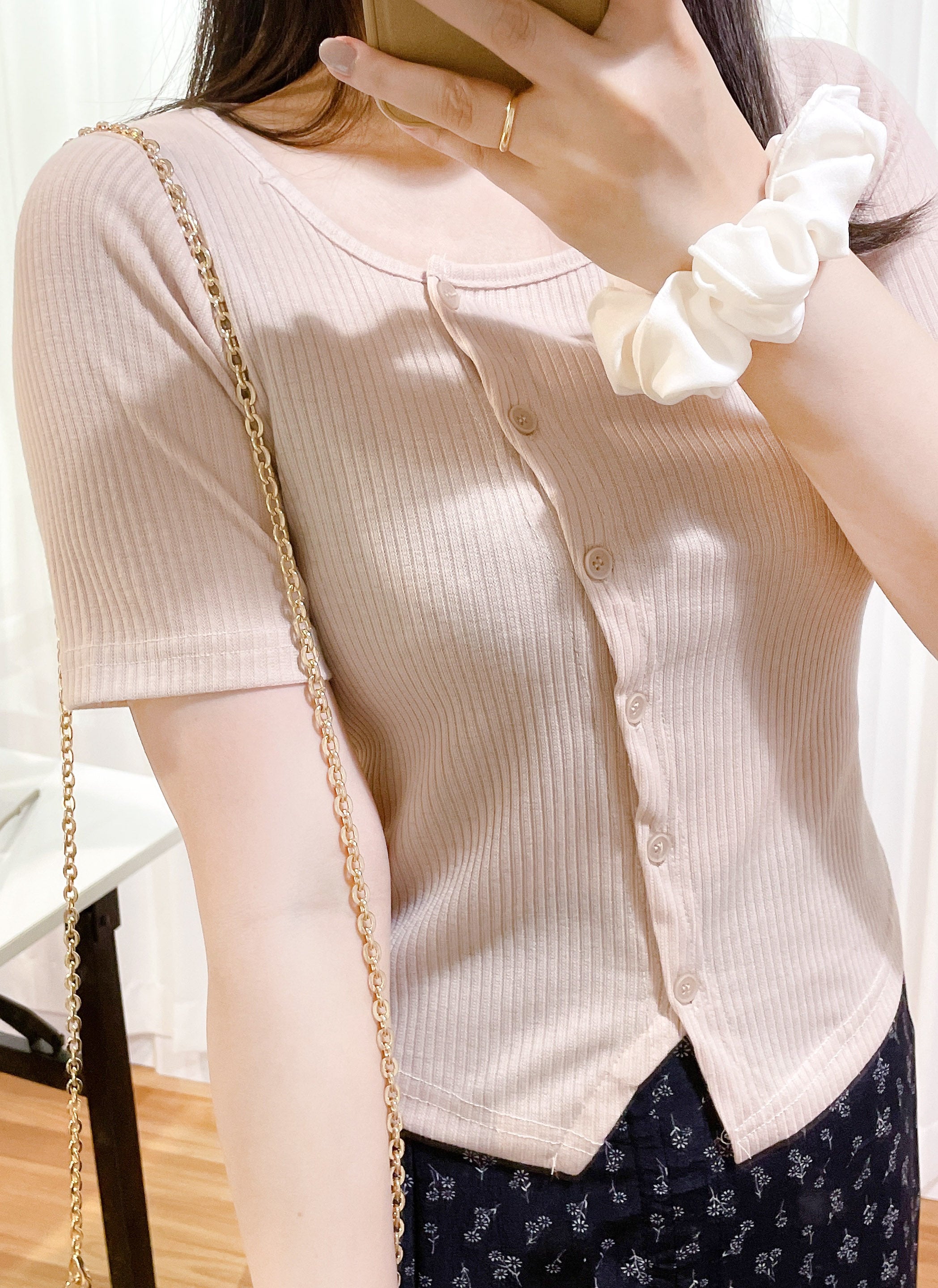 Asymmetric 寬方領斜排鈕扣彈性, Top/ TP8853