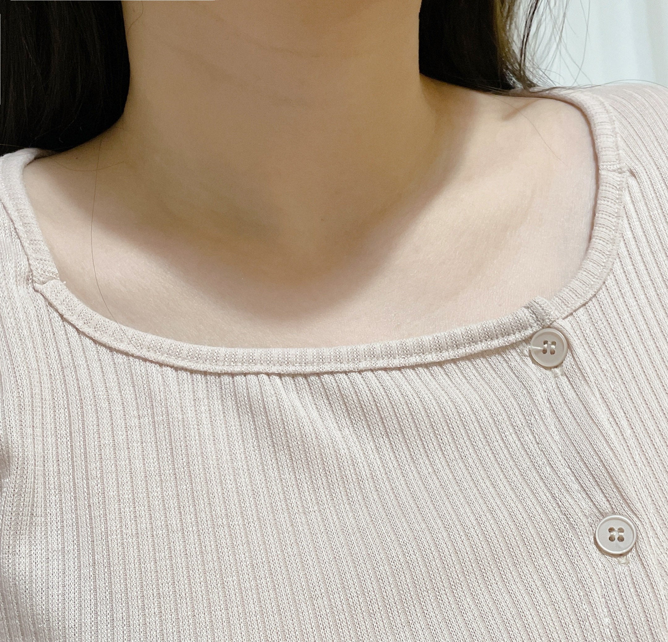 Asymmetric 寬方領斜排鈕扣彈性, Top/ TP8853