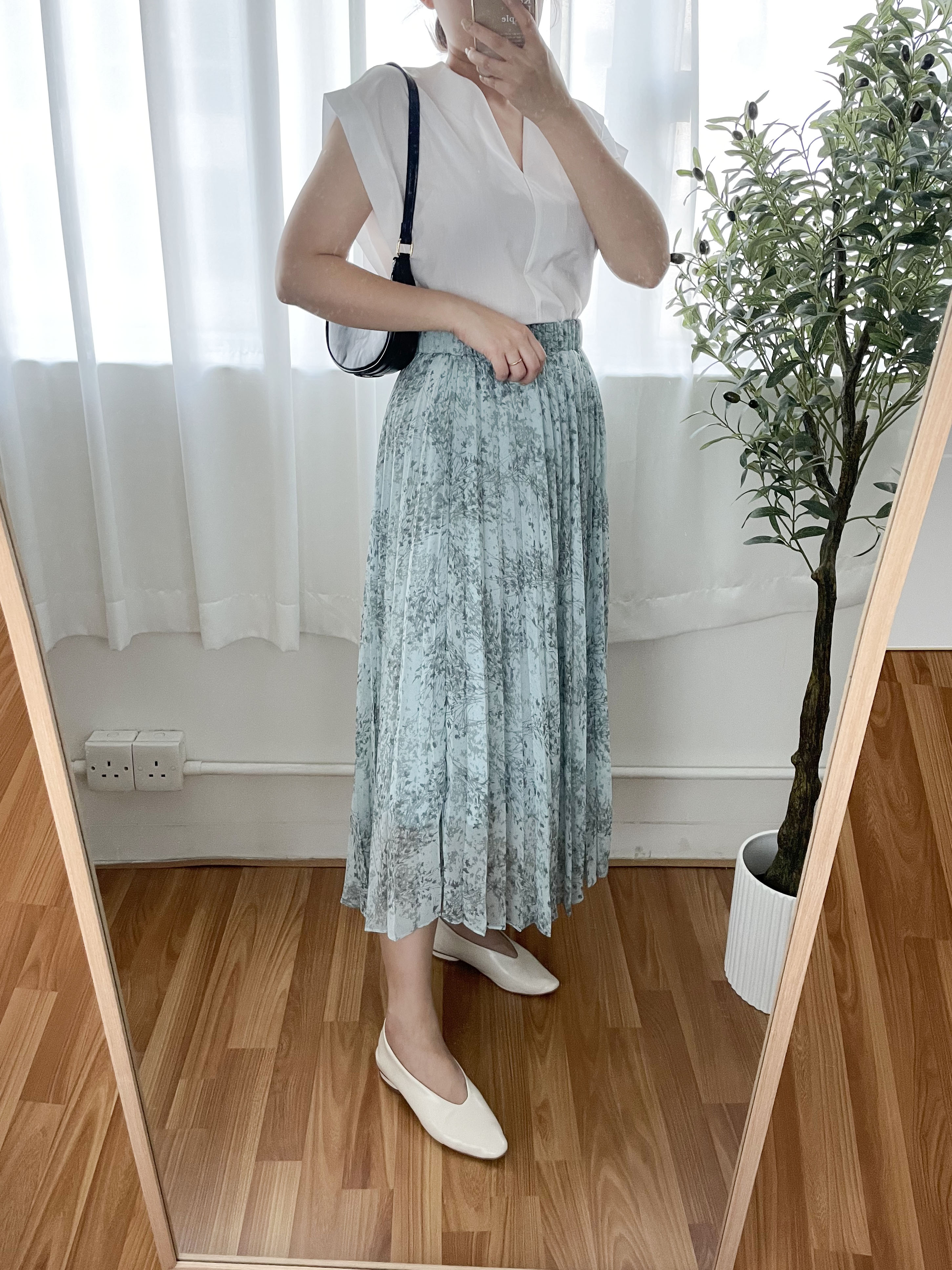 Pleated Garden 輕盈飄飄水影花枝百褶傘裙, Skirt/ SK8623 (White Sold out)