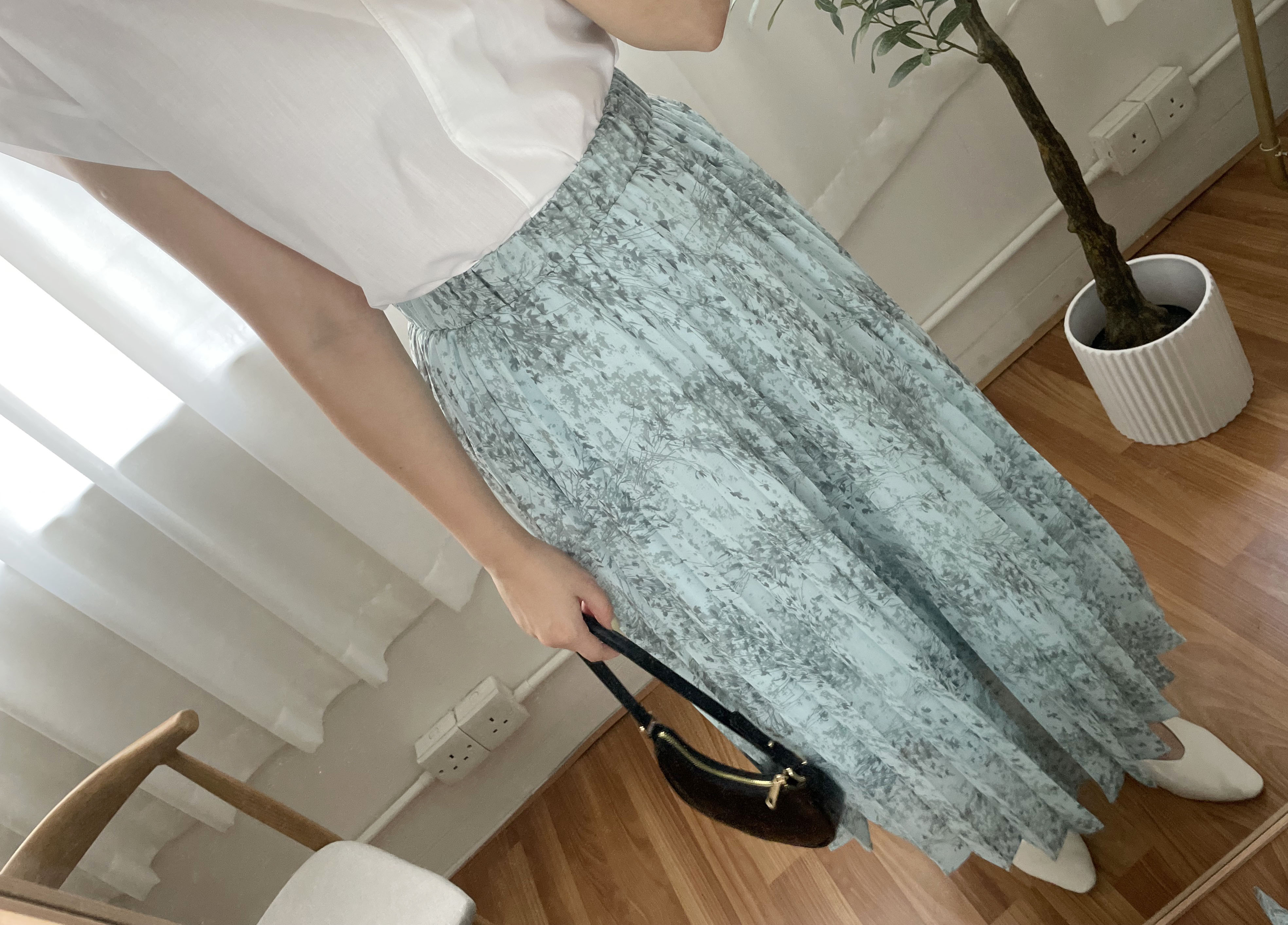 Pleated Garden 輕盈飄飄水影花枝百褶傘裙, Skirt/ SK8623 (White Sold out)