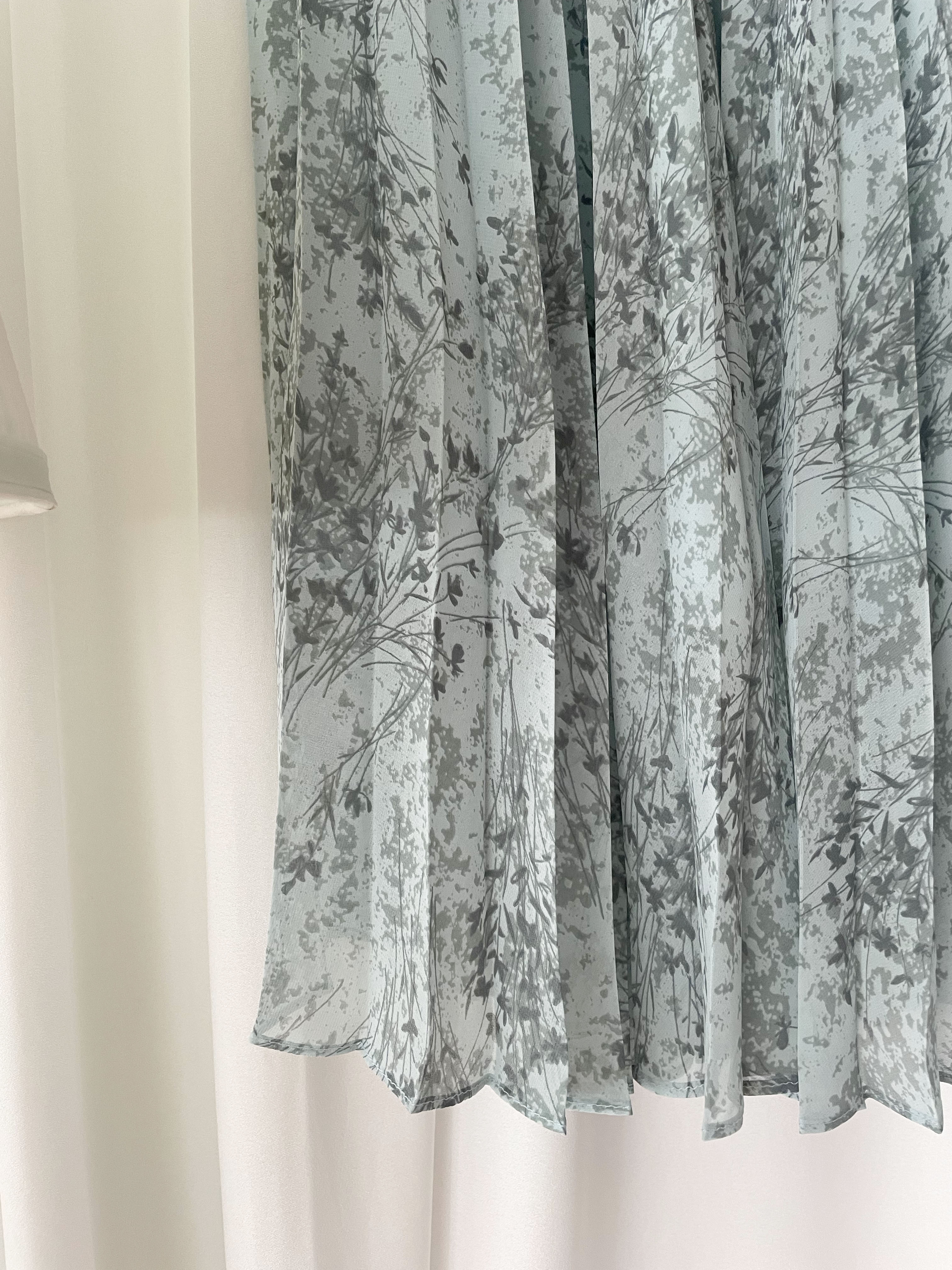 Pleated Garden 輕盈飄飄水影花枝百褶傘裙, Skirt/ SK8623 (White Sold out)