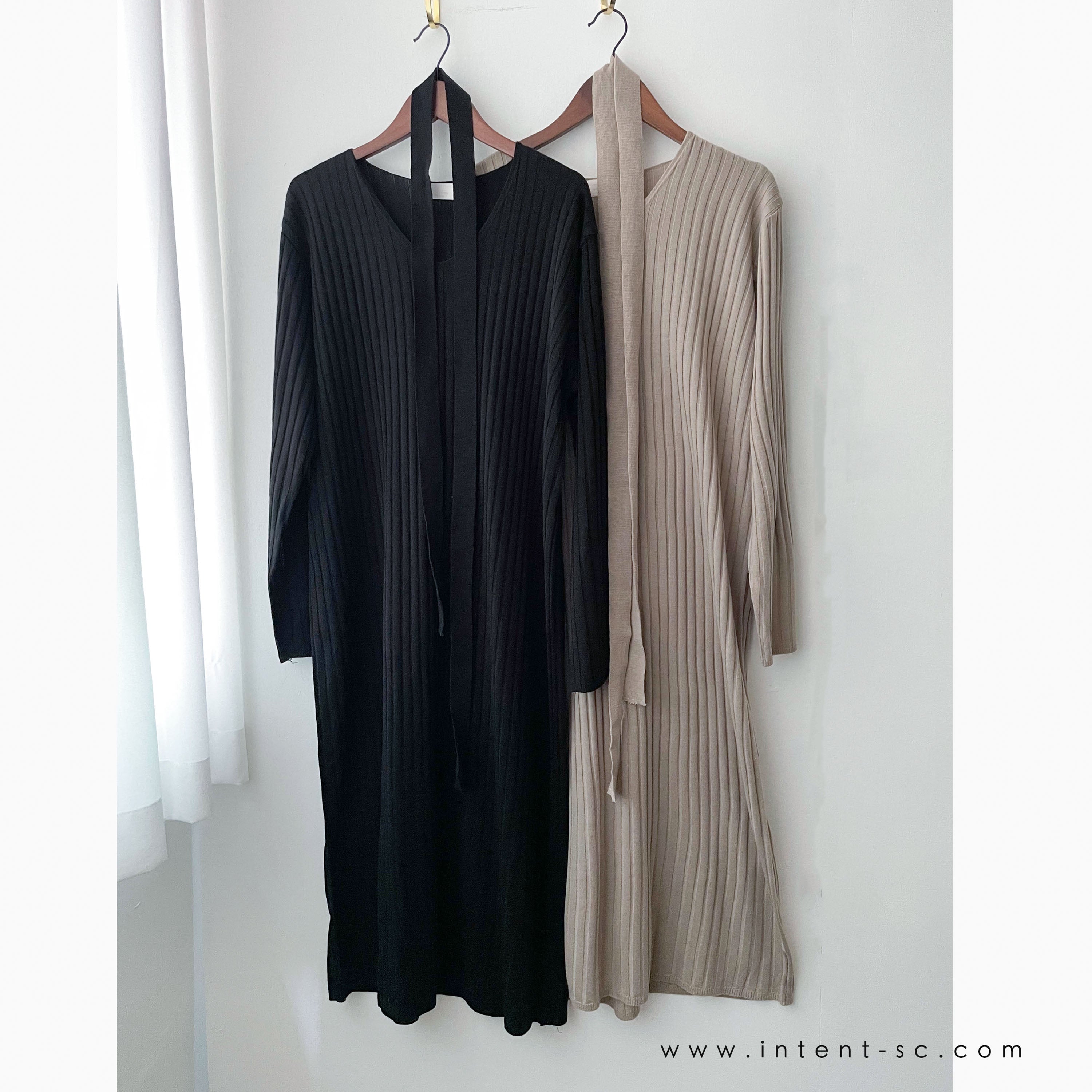 Anden 柔軟彈性寬鬆修腰直紋裙, Dress/ DS8935