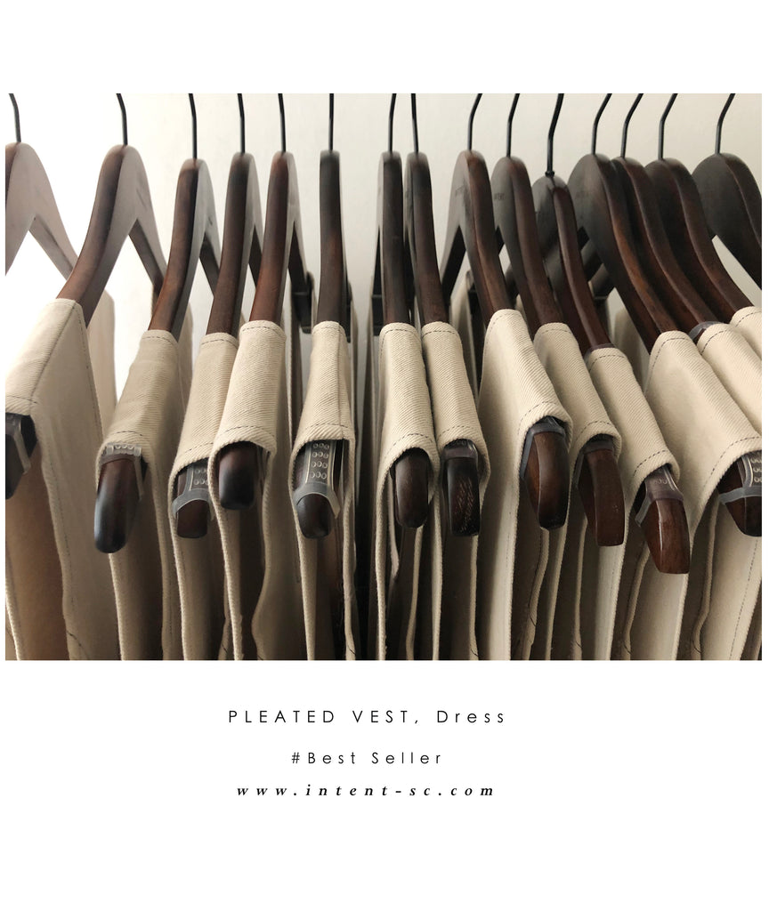 PLEATED VEST 開V領口腰線下百褶背心裙, DRESS/ DS8829