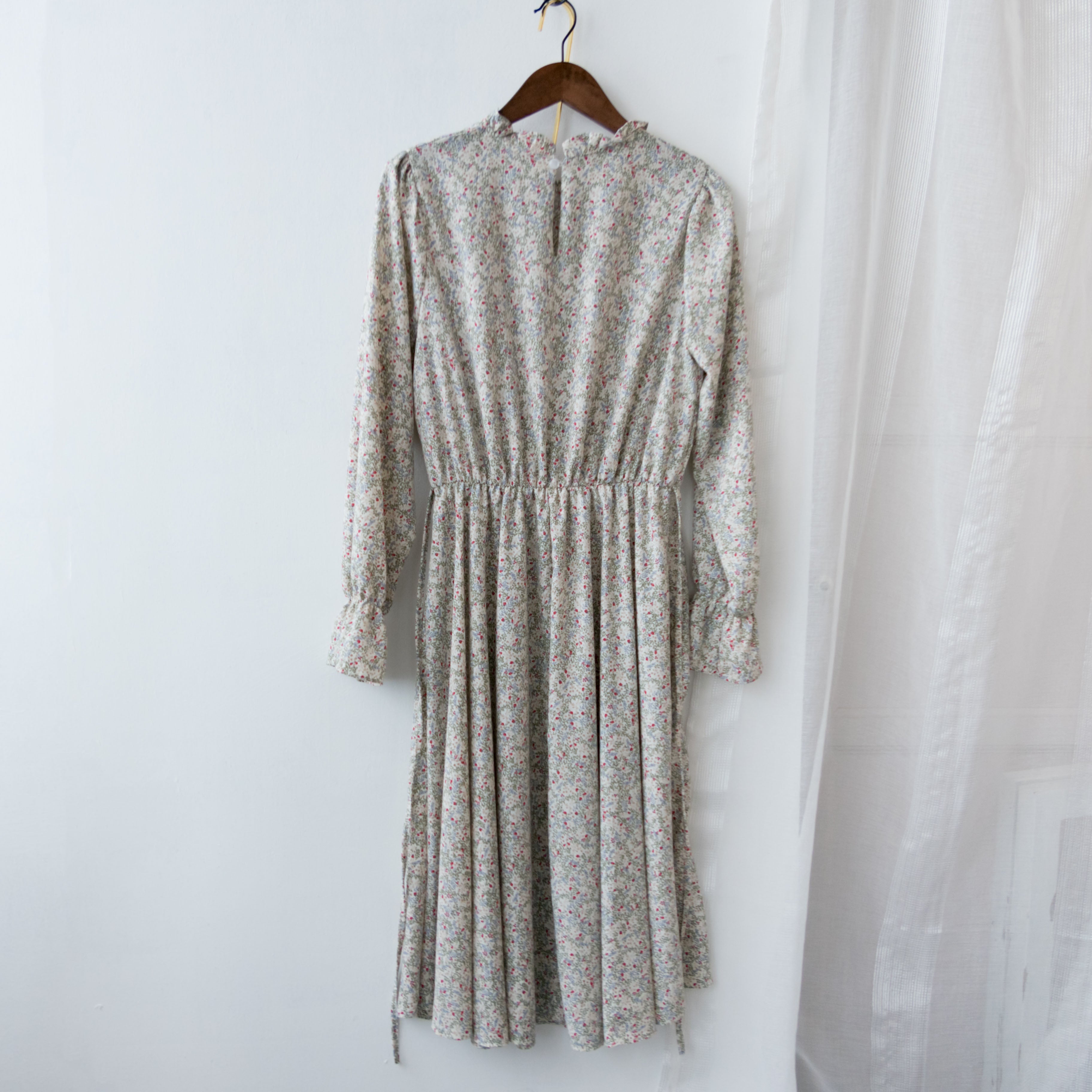 Branches 飄逸雪紡細荷葉領口自然層次花枝, dress/ DS8800