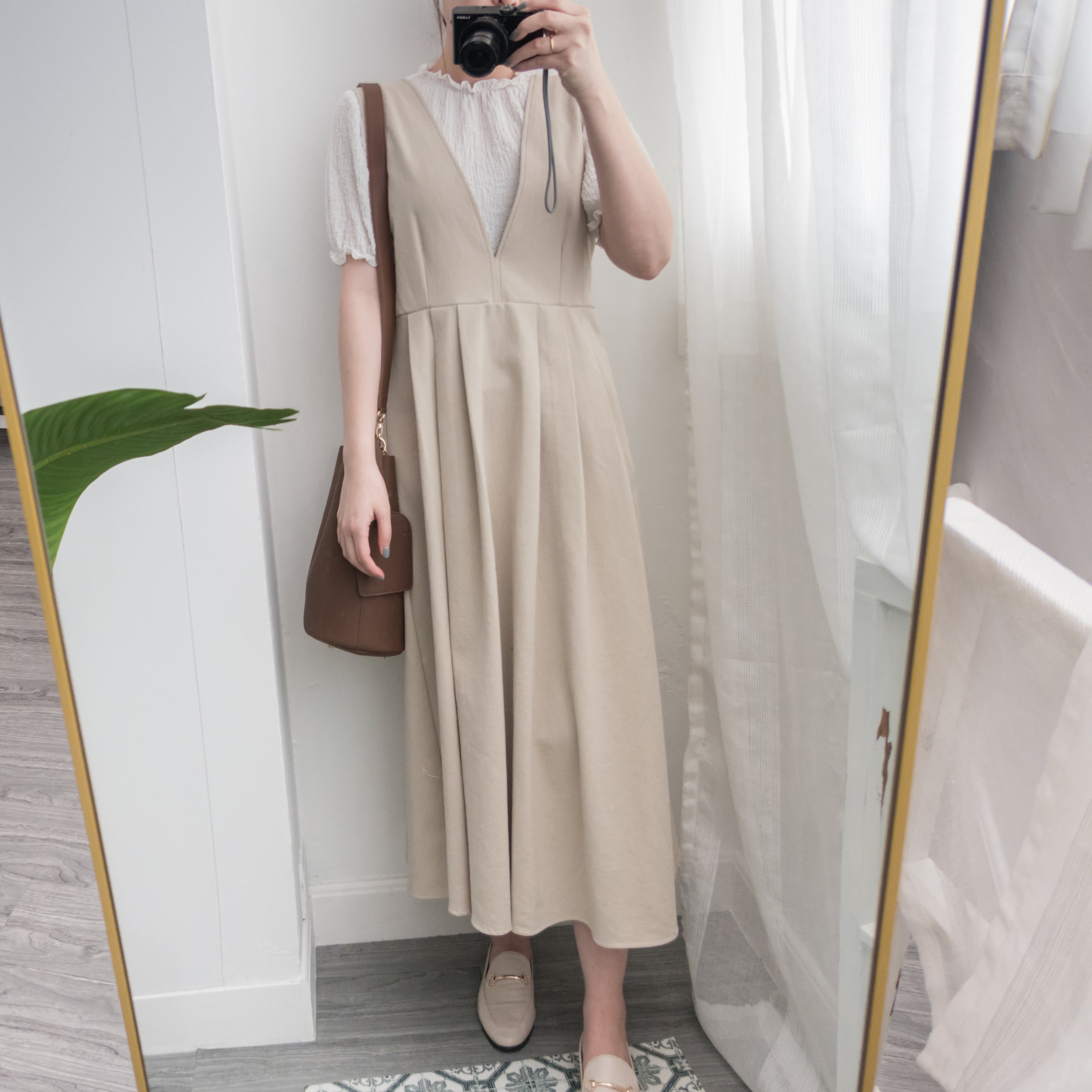 PLEATED VEST 開V領口腰線下百褶背心裙, DRESS/ DS8829