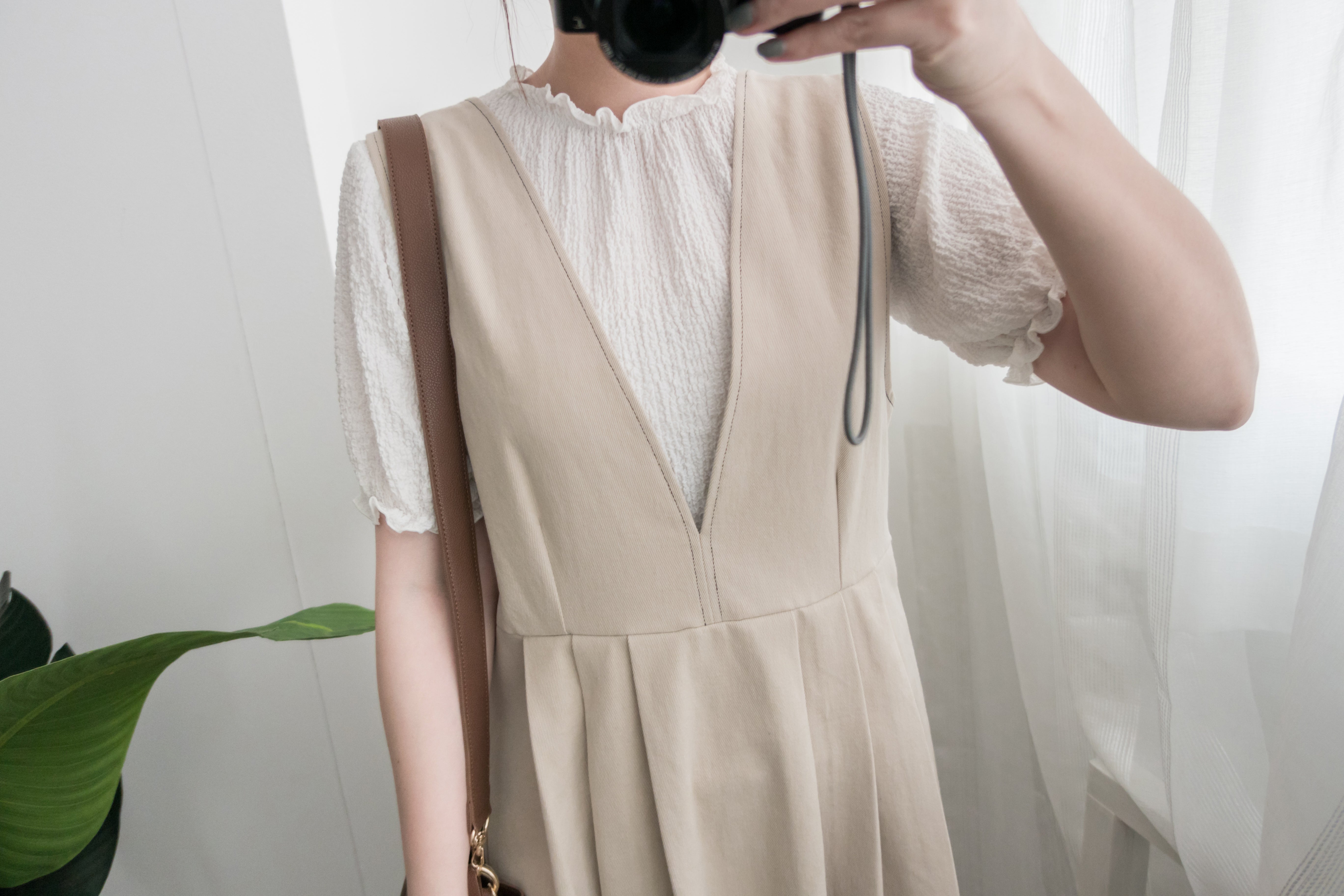 PLEATED VEST 開V領口腰線下百褶背心裙, DRESS/ DS8829
