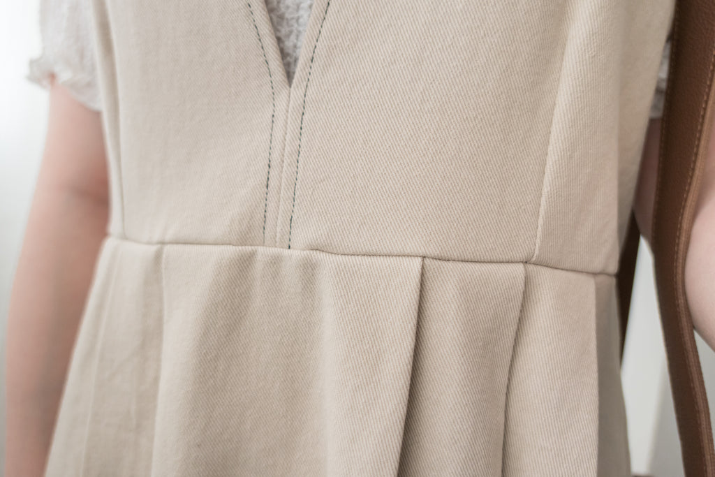 PLEATED VEST 開V領口腰線下百褶背心裙, DRESS/ DS8829