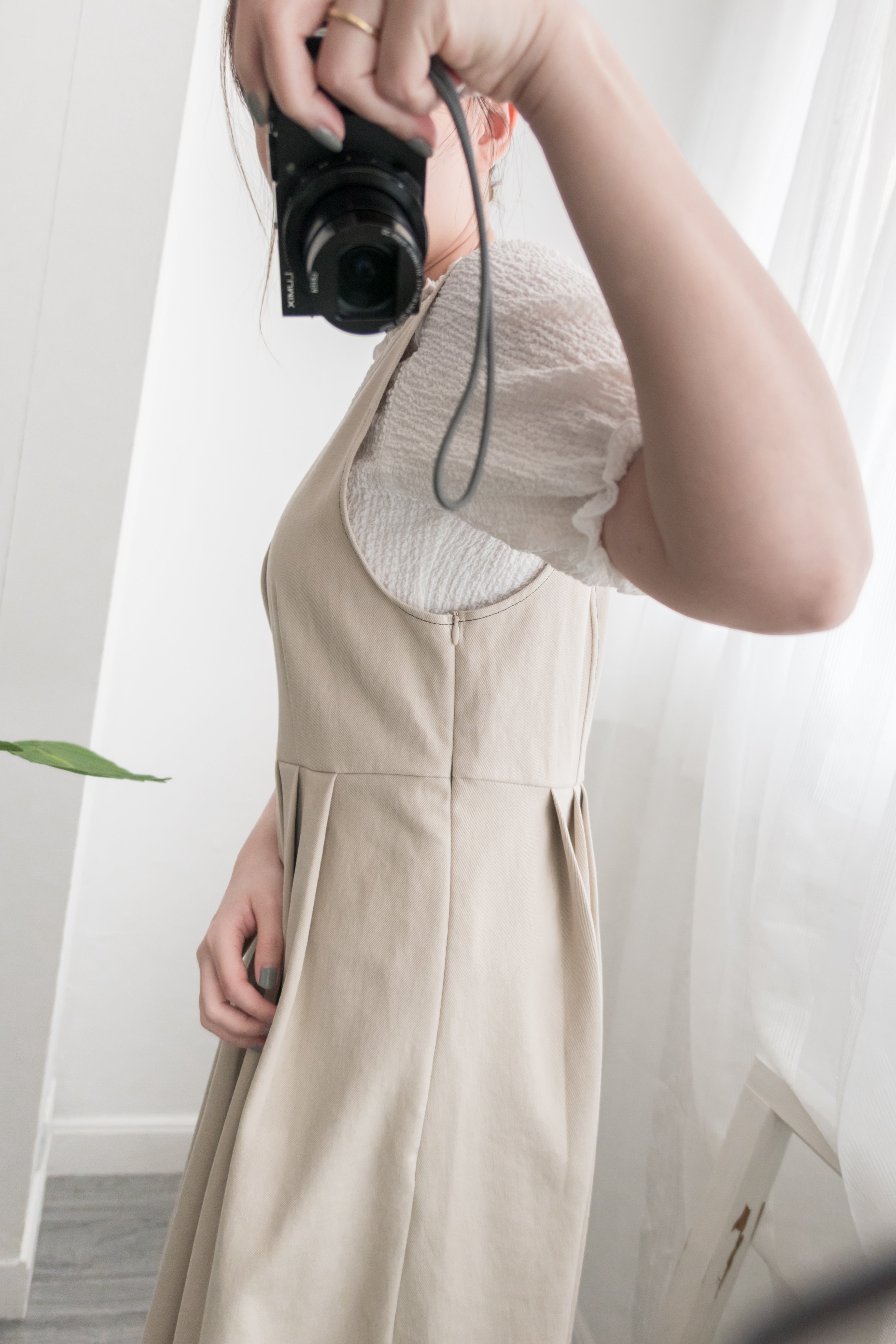 PLEATED VEST 開V領口腰線下百褶背心裙, DRESS/ DS8829