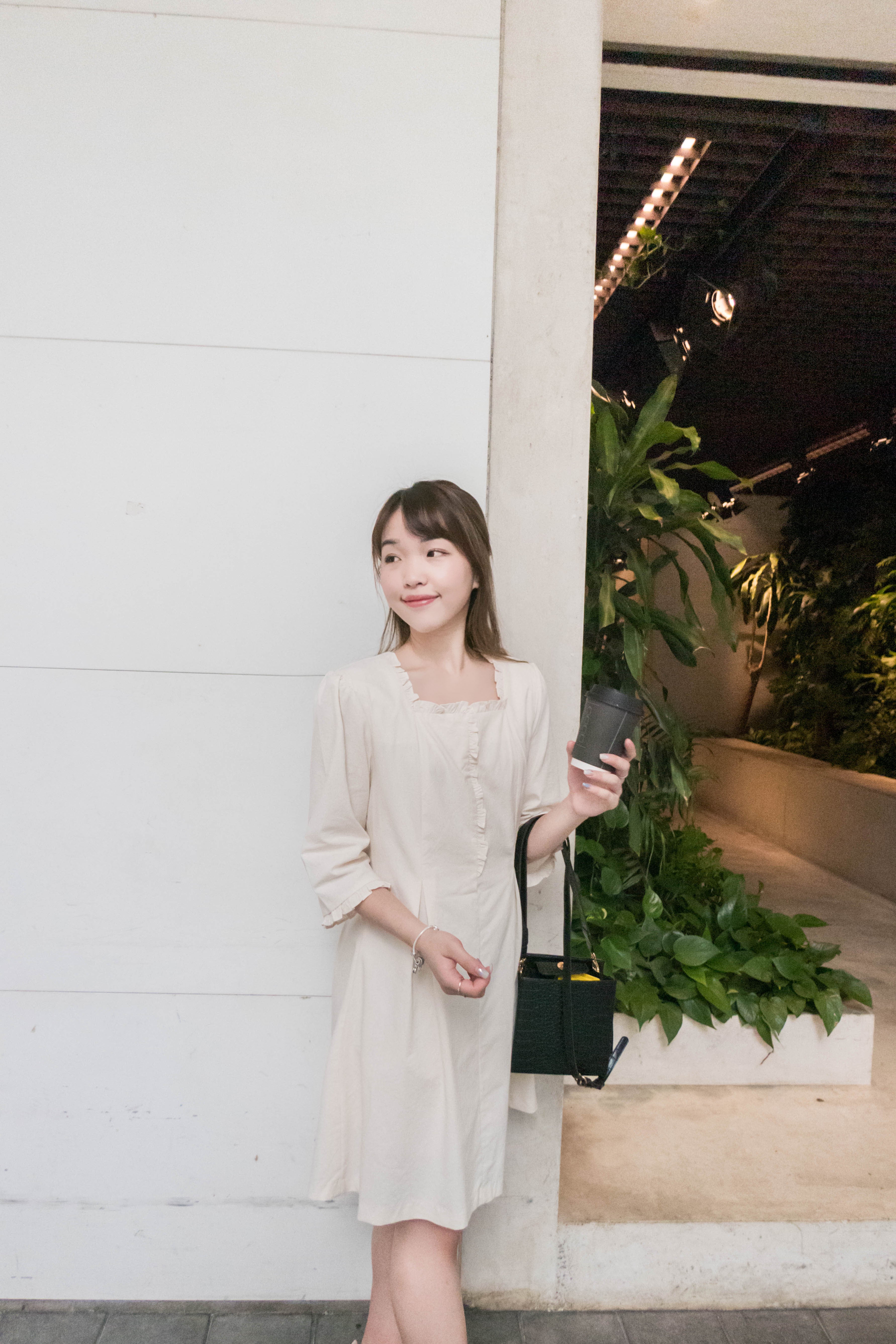 Diana 米白方領Ruffle裝飾車褶舒適修腰, Dress/ DS8912