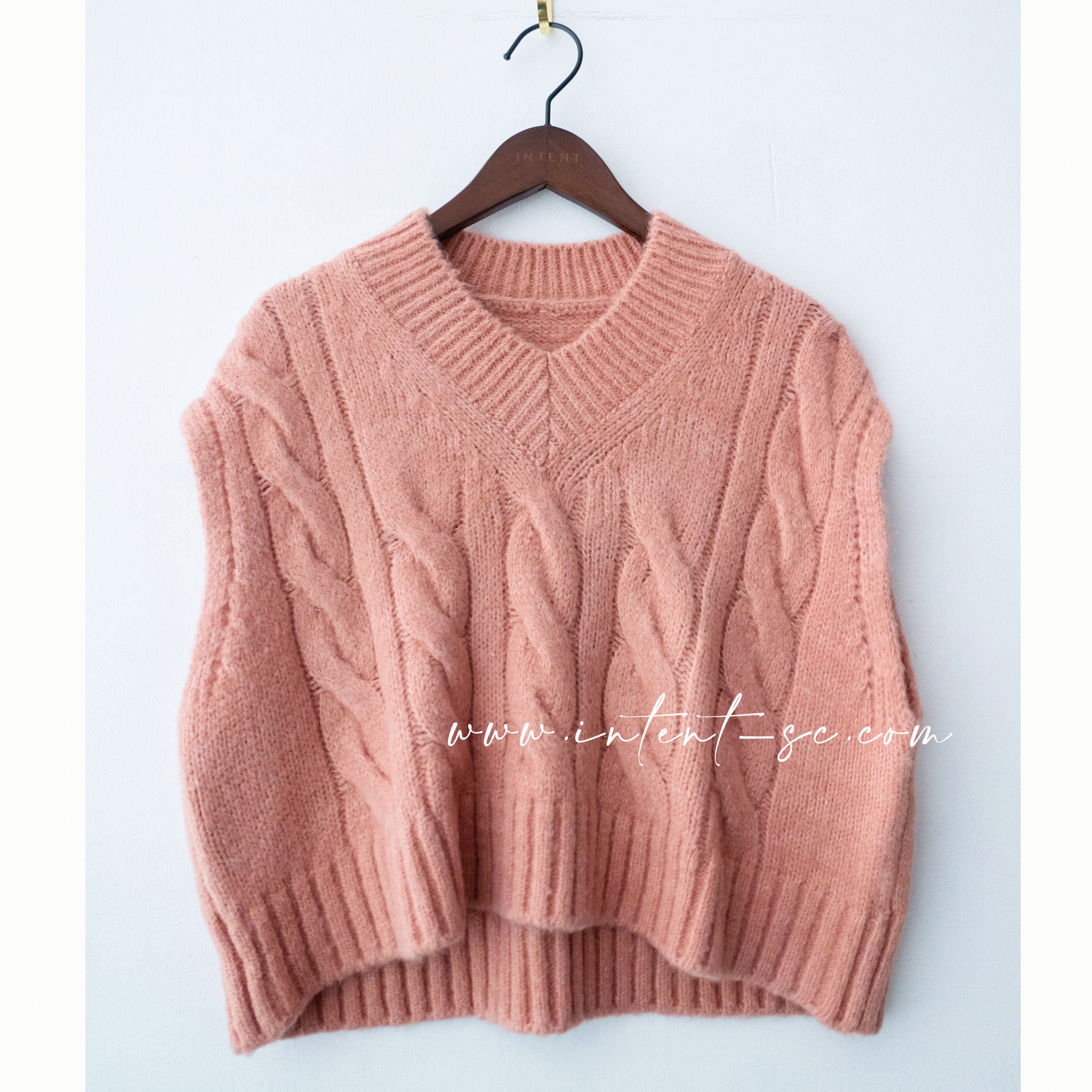 Coral 粉橙棉花糖鈕紋垂肩V領背心, Vest/ KT8168