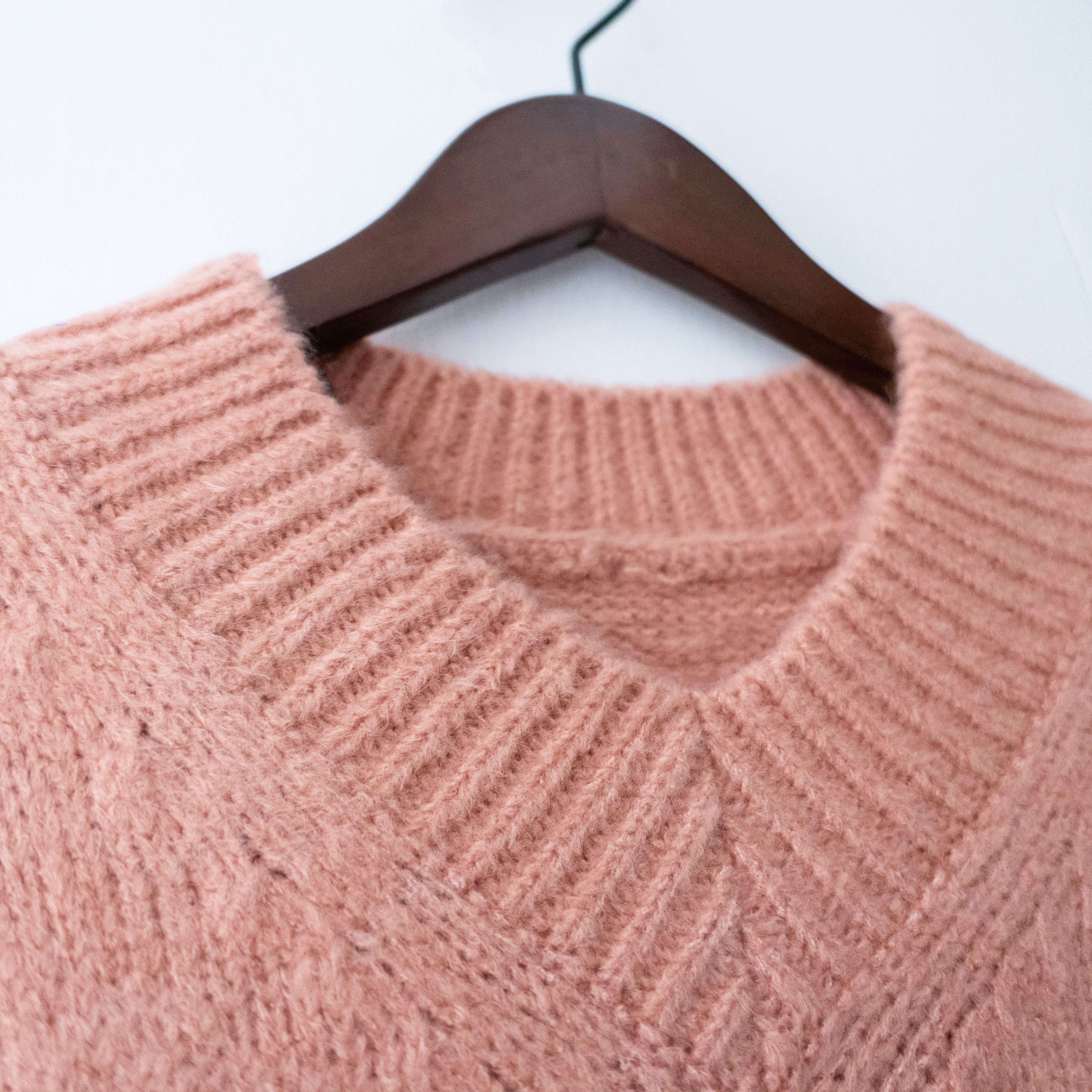 Coral 粉橙棉花糖鈕紋垂肩V領背心, Vest/ KT8168