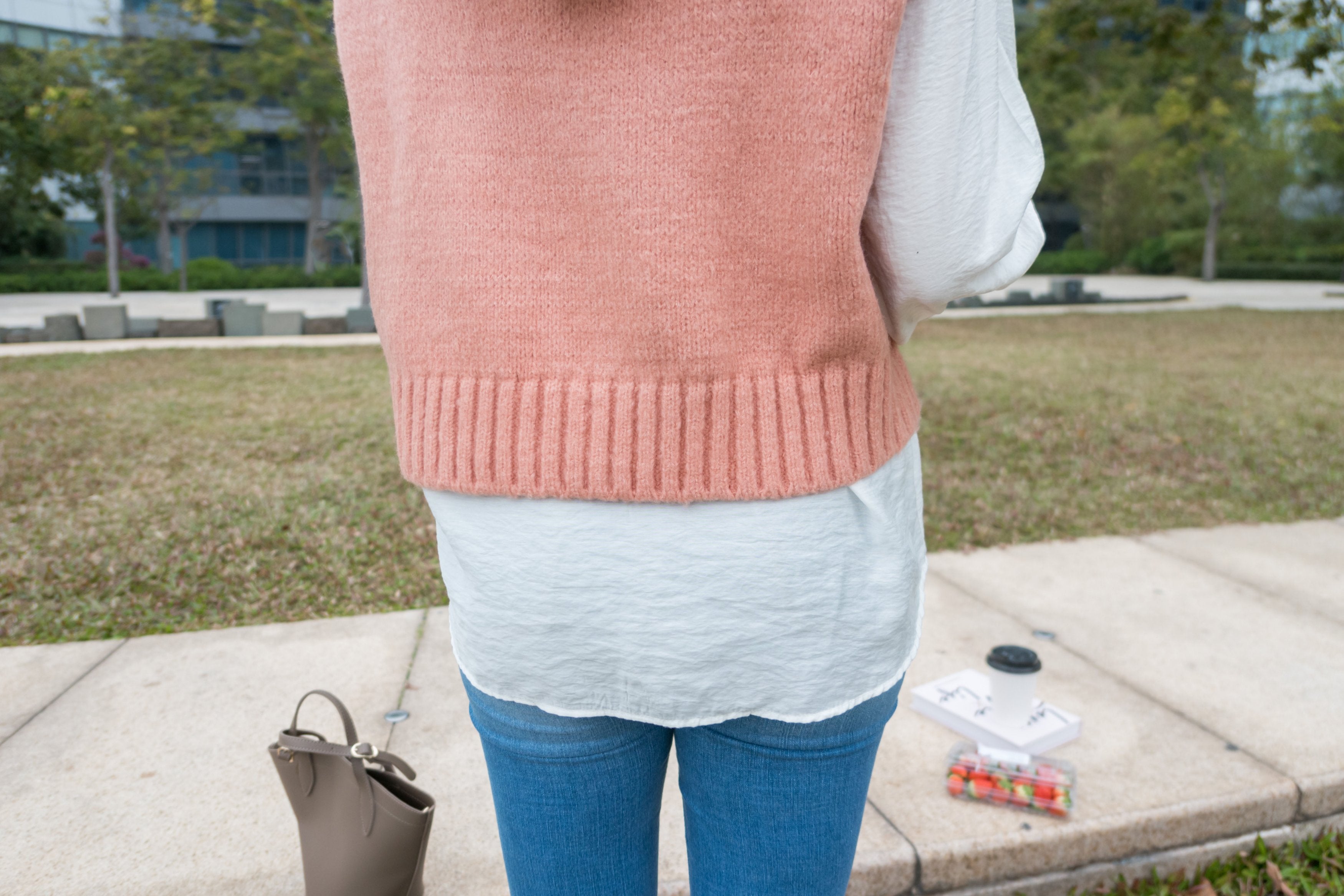 Coral 粉橙棉花糖鈕紋垂肩V領背心, Vest/ KT8168