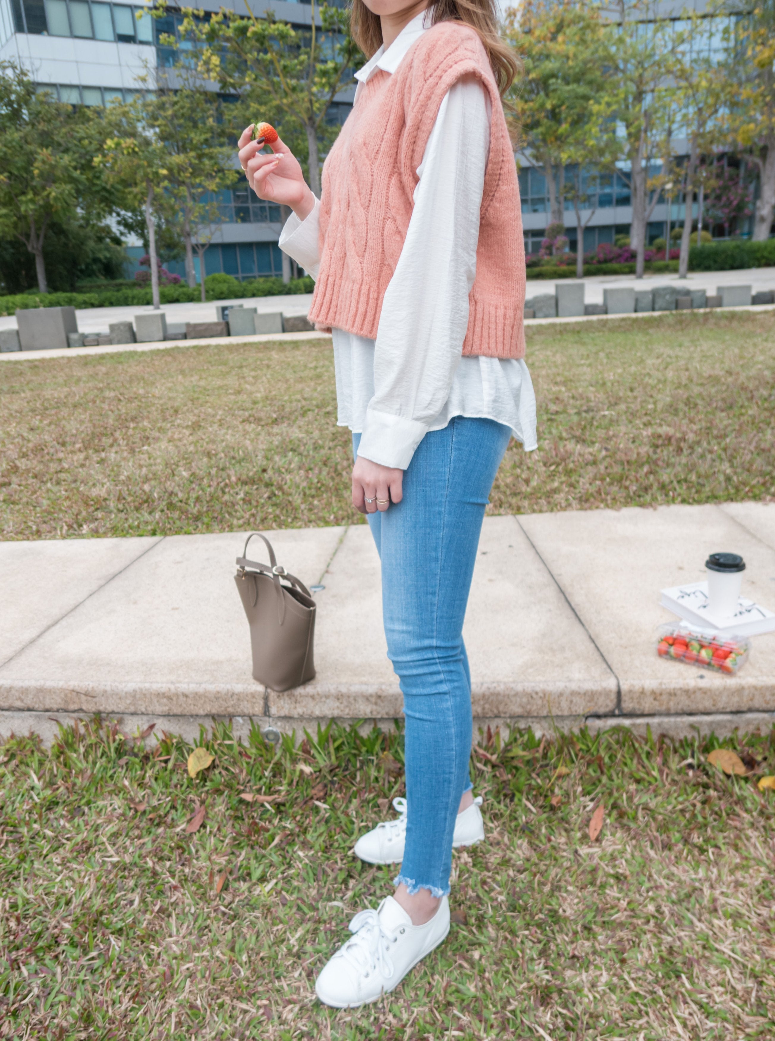 Coral 粉橙棉花糖鈕紋垂肩V領背心, Vest/ KT8168
