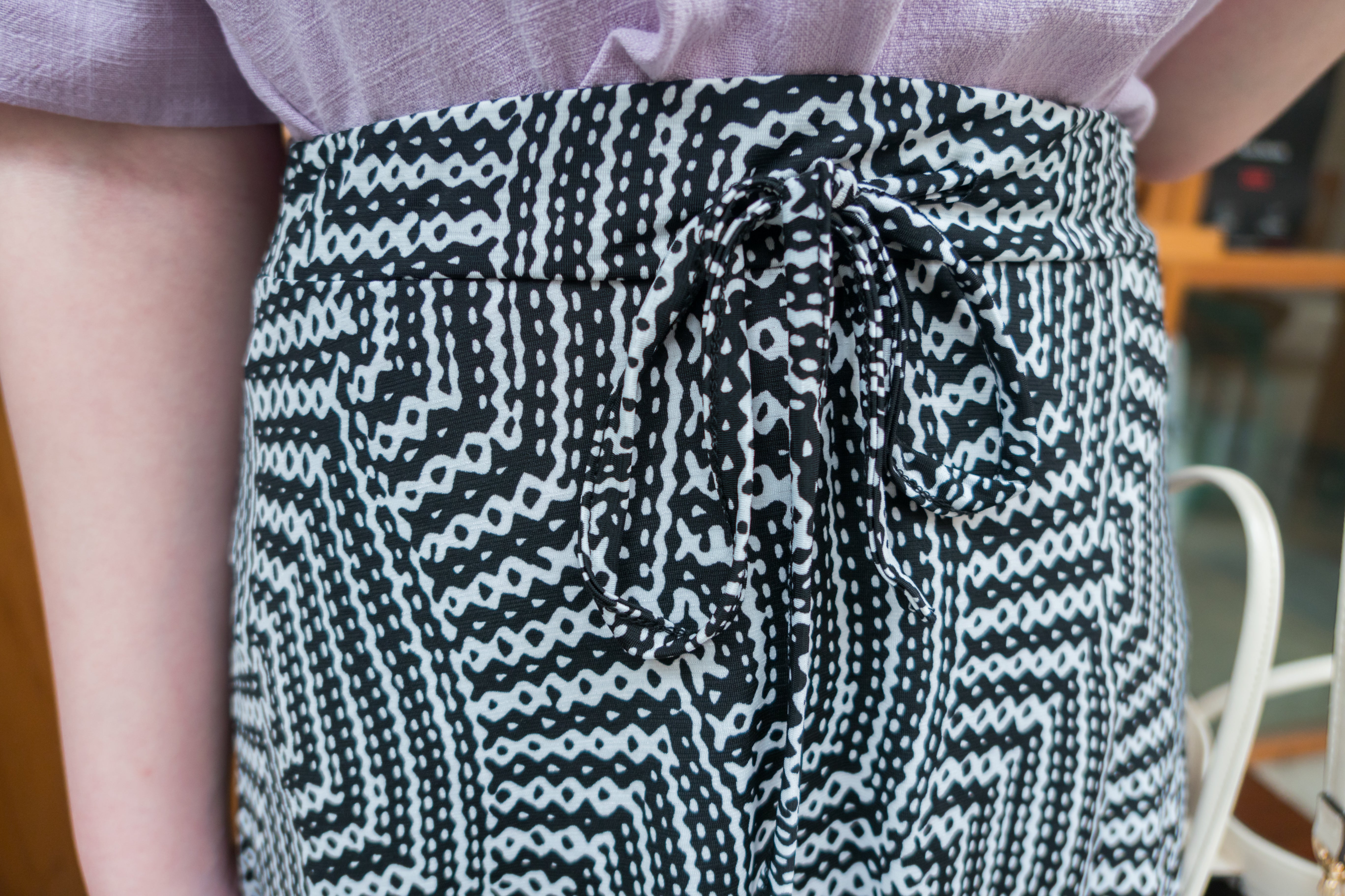 Geometric 黑白幾何花紋垂感彈性, Skirt/ SK8613