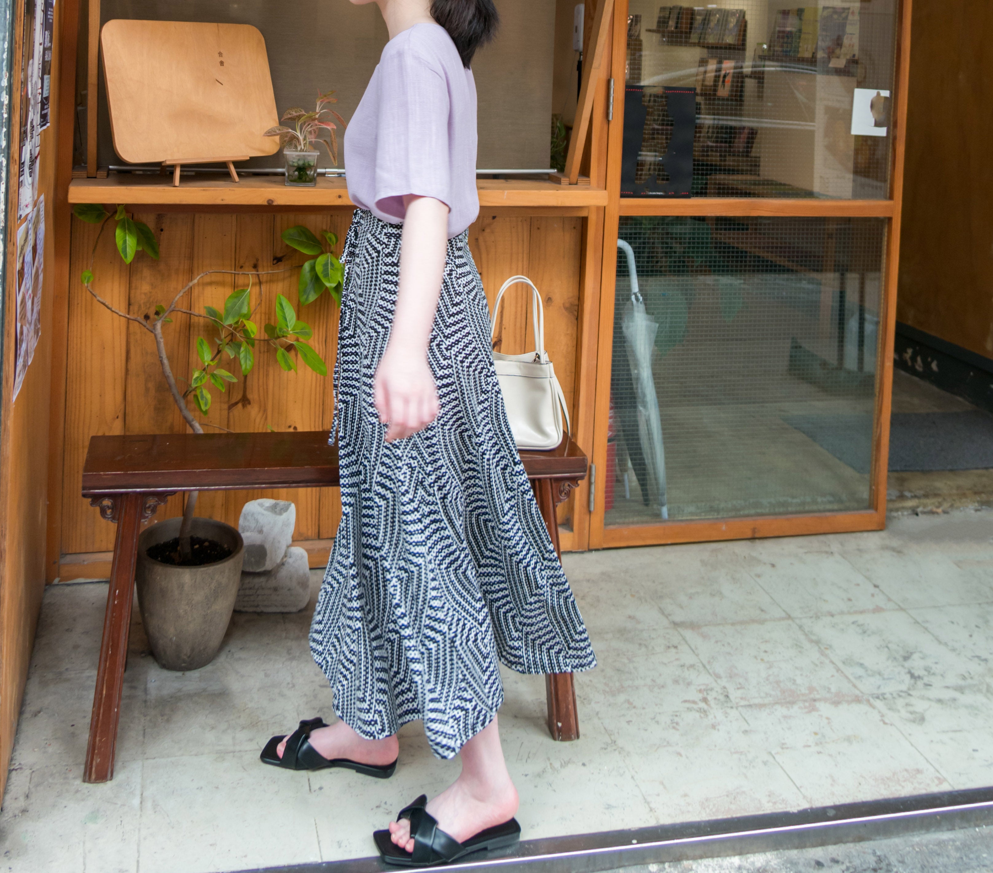 Geometric 黑白幾何花紋垂感彈性, Skirt/ SK8613