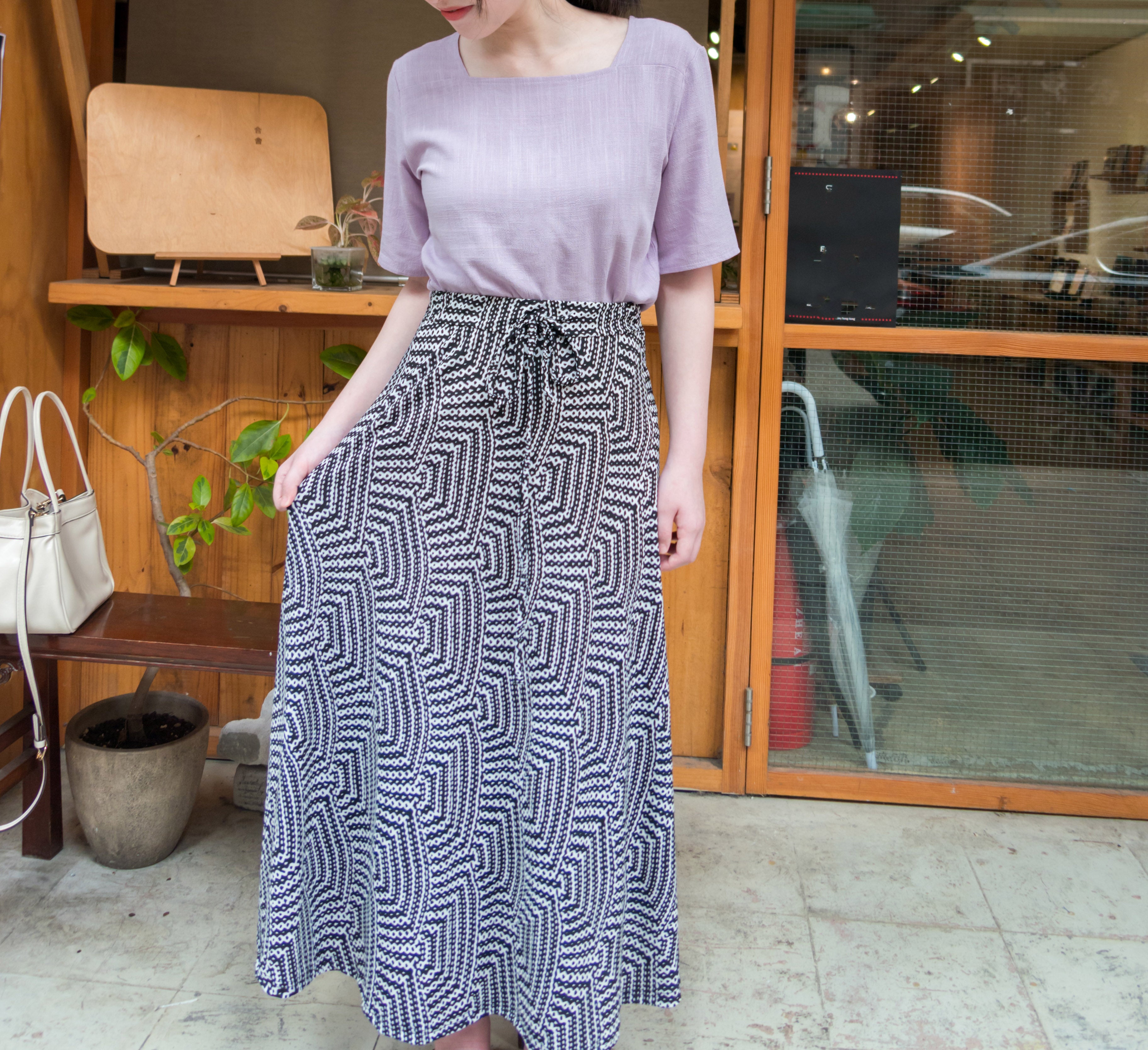 Geometric 黑白幾何花紋垂感彈性, Skirt/ SK8613