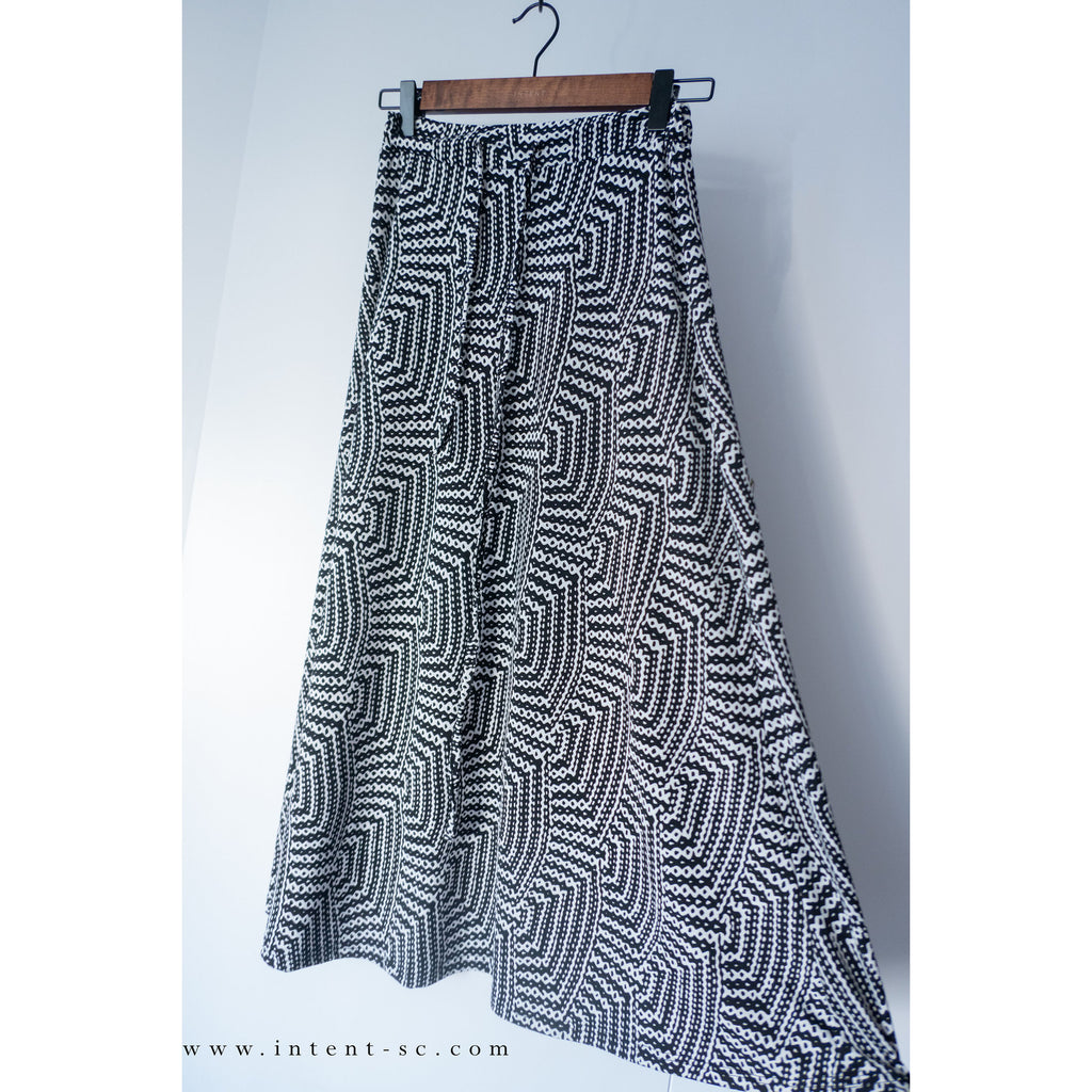 Geometric 黑白幾何花紋垂感彈性, Skirt/ SK8613