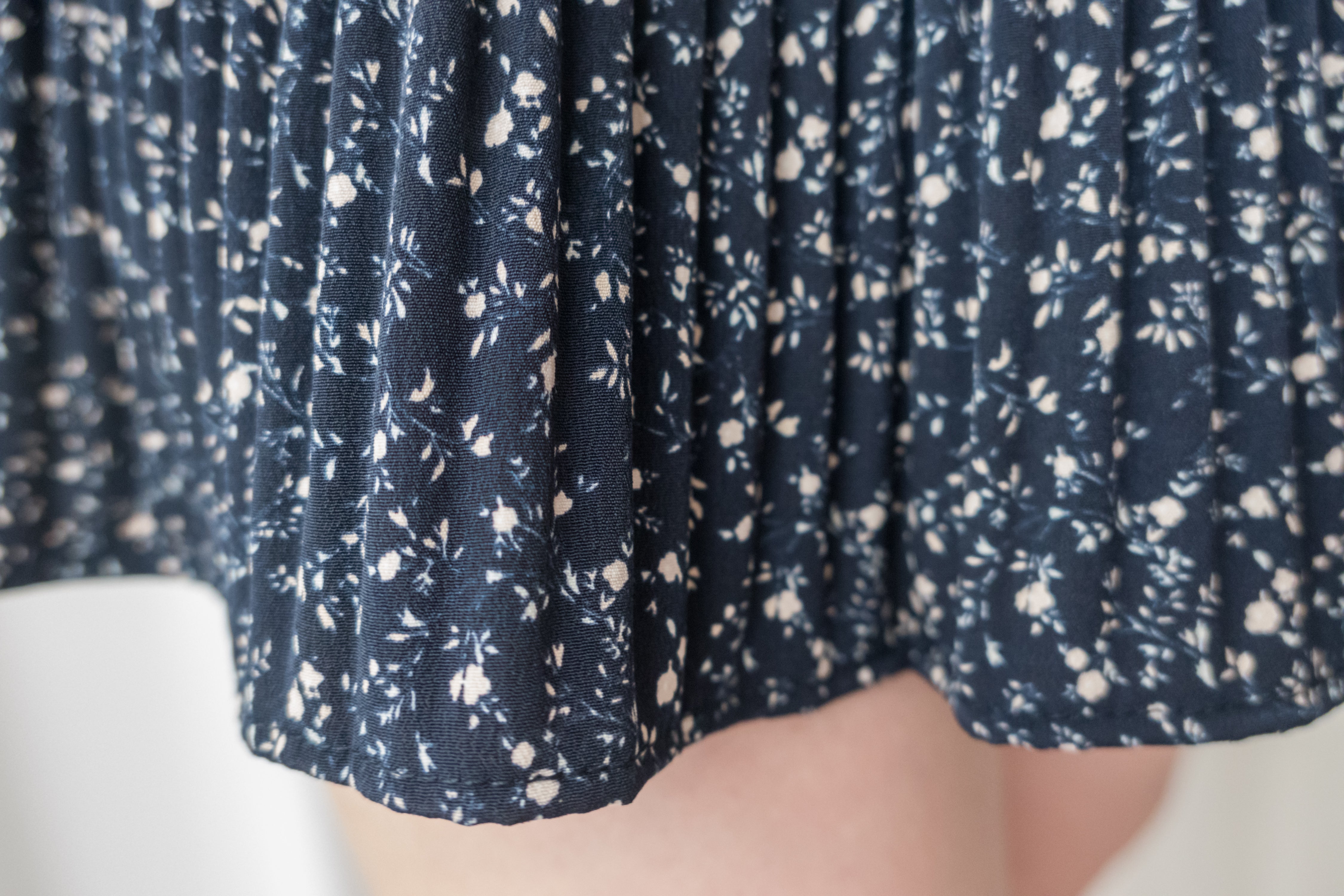 Navy Floral 細百褶小波浪裙擺裙褲, Skirt/ SK8612
